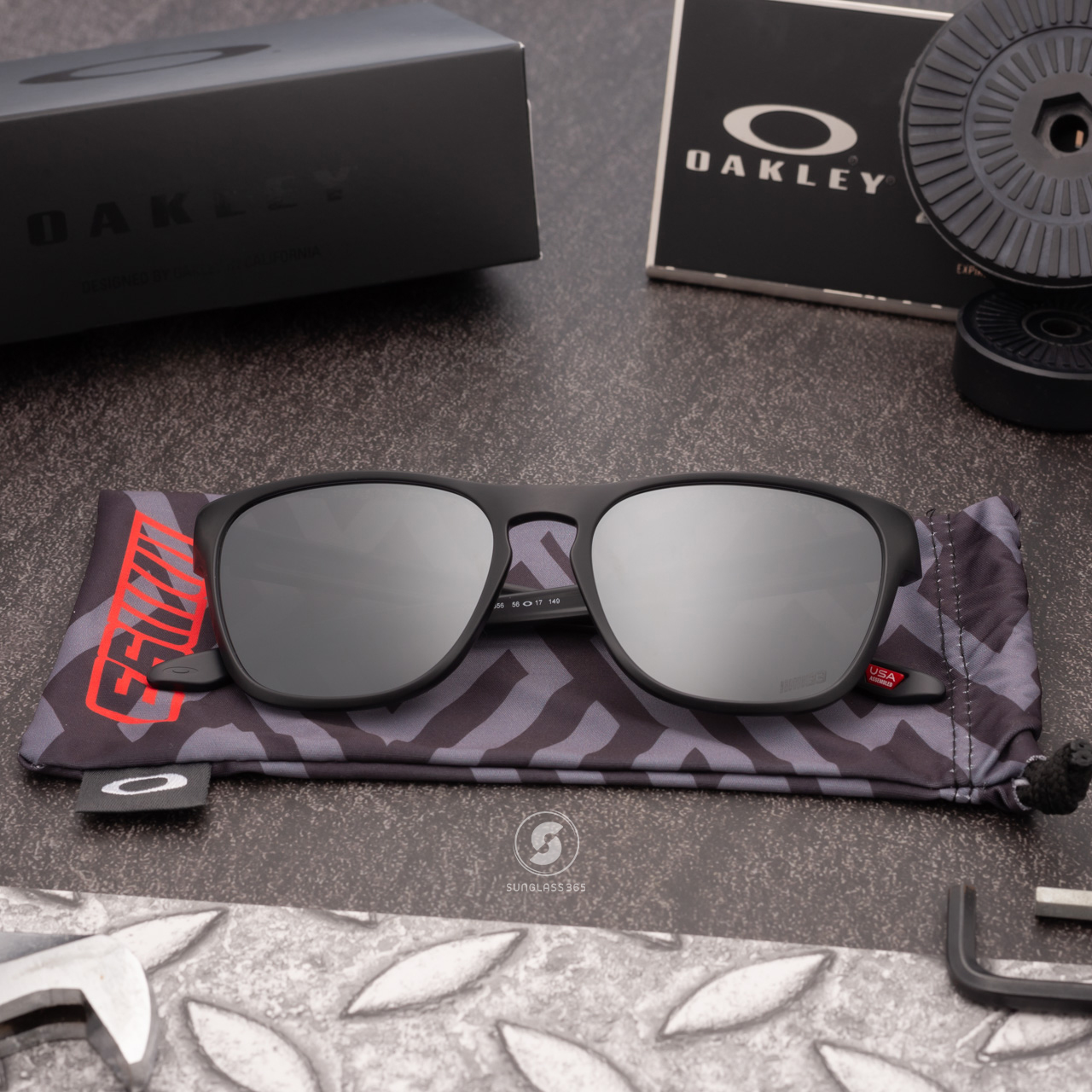 OAKLEY MANORBURN OO9479-13 MotoGP Prizm Black mm93
