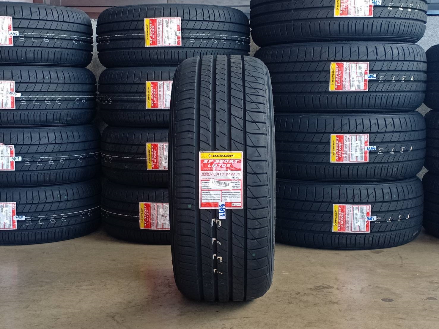 DUNLOP LM705 225/45-17 ปี19 มาใหม่