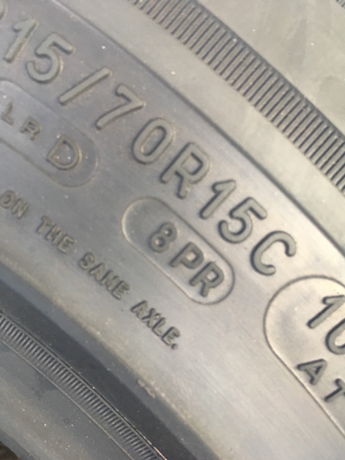 MICHELIN AGILIS 215-70-15 เส้น 2900 เท่านั้น