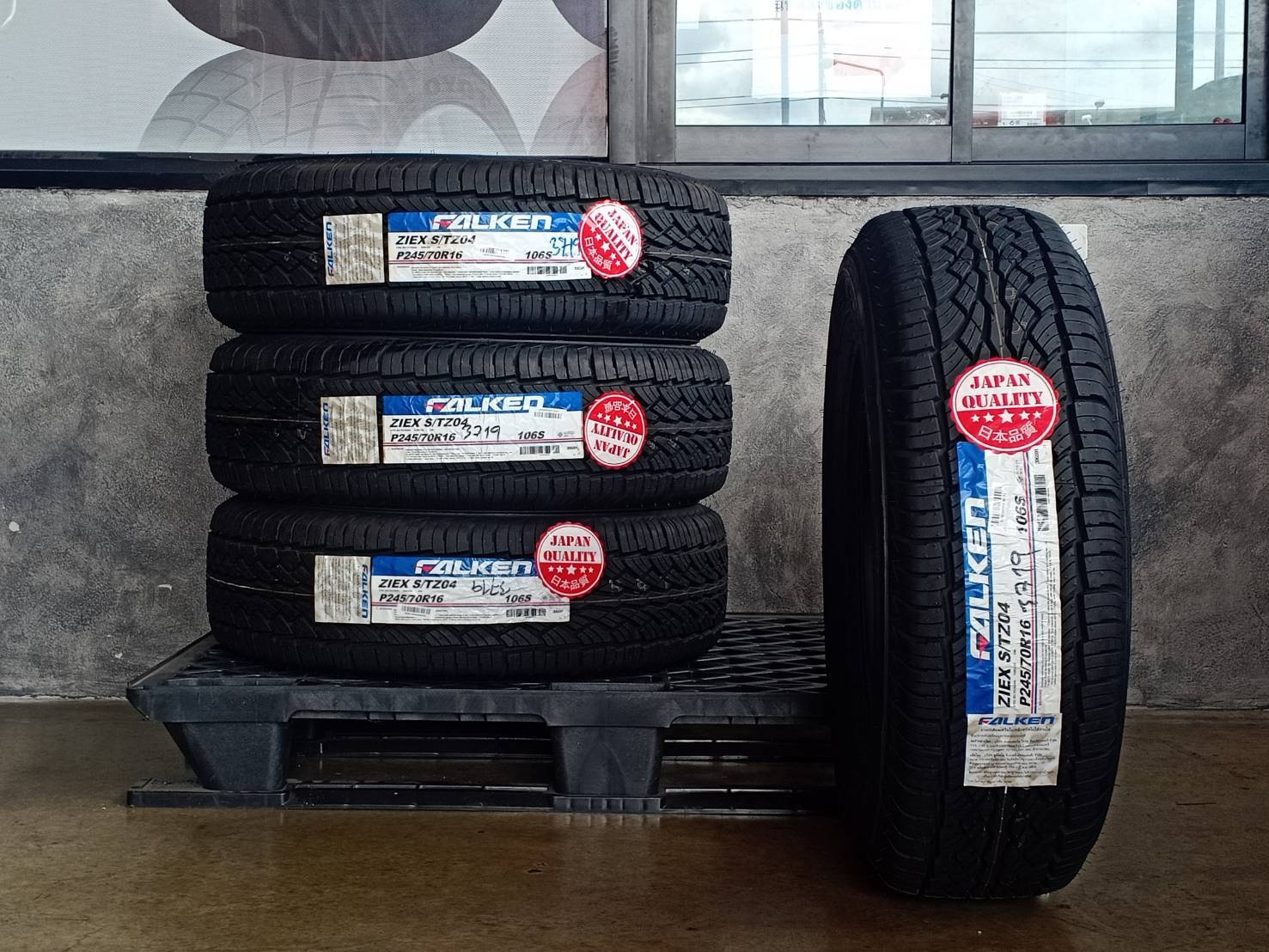 FALKEN 245/70R16 ZIEX S/TZ04 106S (ตัวหนังสือขาว) MADE IN THAILAND