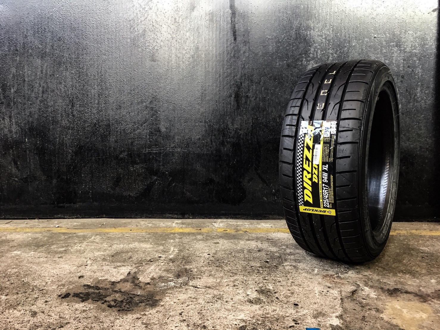 DUNLOP DZ102 225W45S17 ซื้อ2แถม2 ปี18