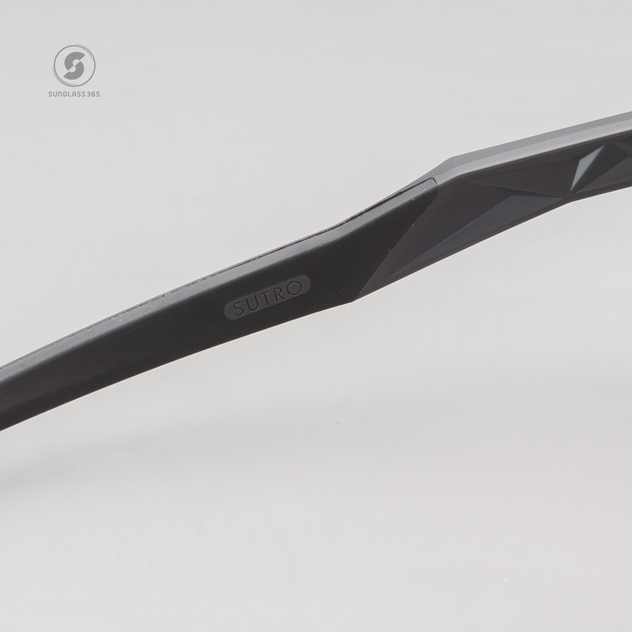 OAKLEY OO9465-02 Sutro Lite Sweep Matte Carbon Prizm Trail Torch