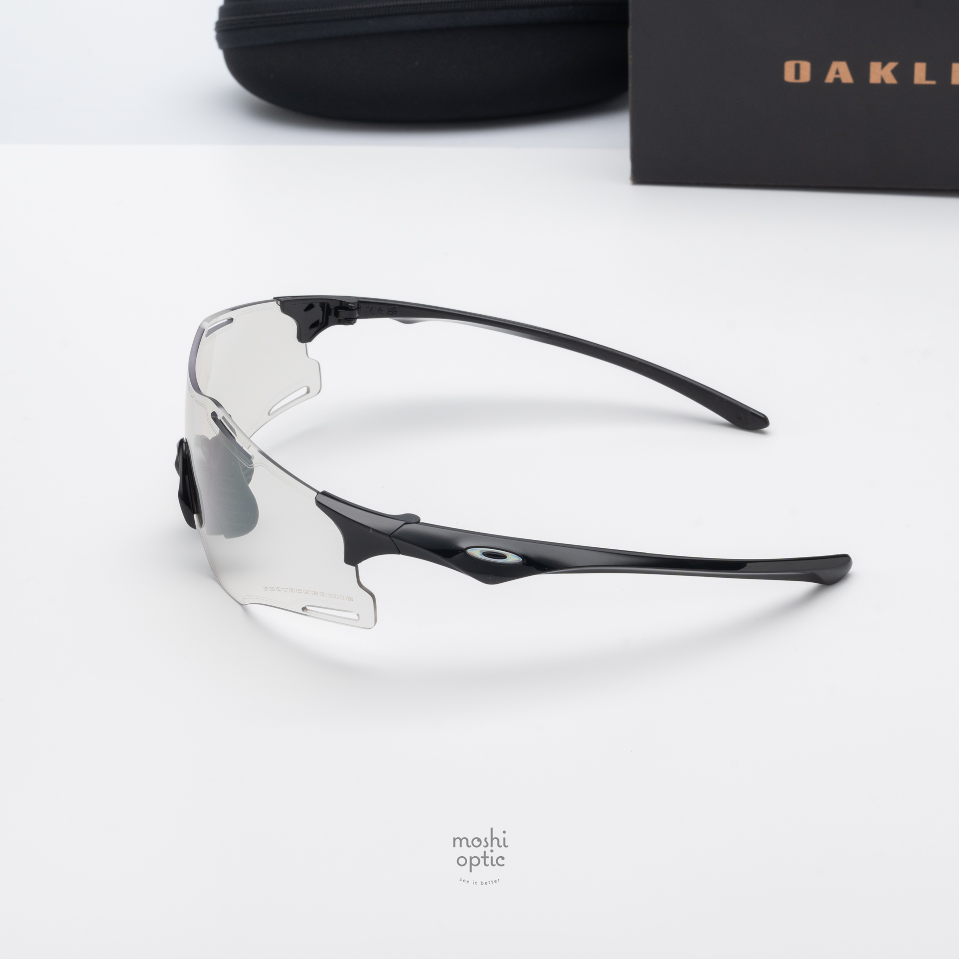 Oakley OO9512D-06 Cybr Zero Polished Black Clear to Black Iridium Photochromic