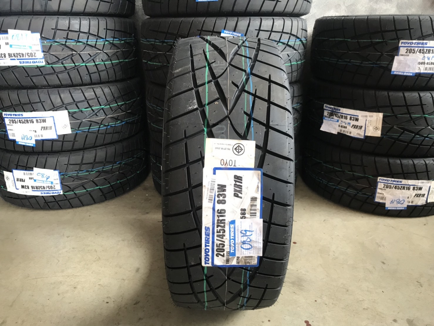 ยางใหม่ TOYO R1R 205/45-16 ราคาถูก