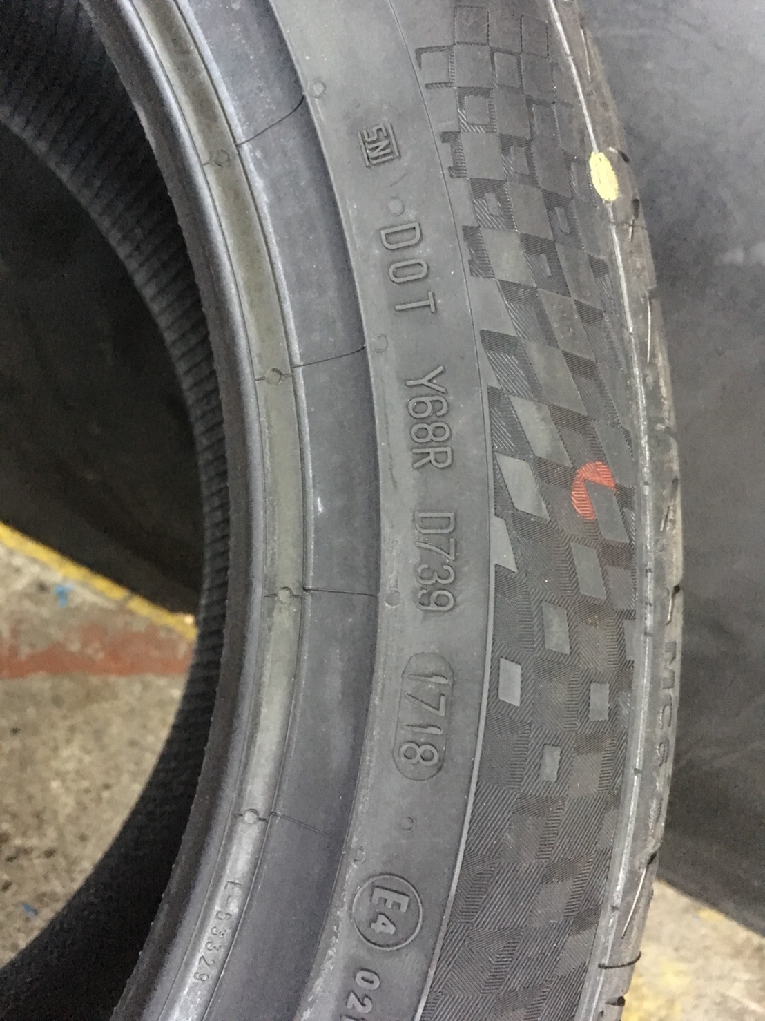 CONTINENTAL CONTACT MC6 245/45-17 เส้น 4000 ปี18 ปกติ 4800