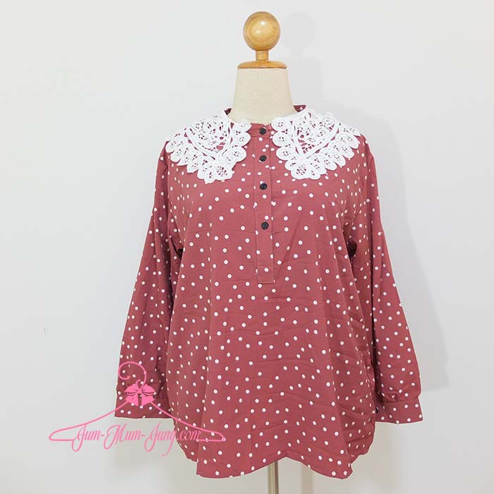 *อก50-52นิ้ว*เสื้อคนอ้วนคอจีนแขนยาวผ้าไหมอิตาลีสีปูนแดงลายจุดแต่งปกผ้าลูกไม้สีขาว ผ่าหน้าติดกระดุม4เม็ด สวยน่ารักมากๆค่ะ