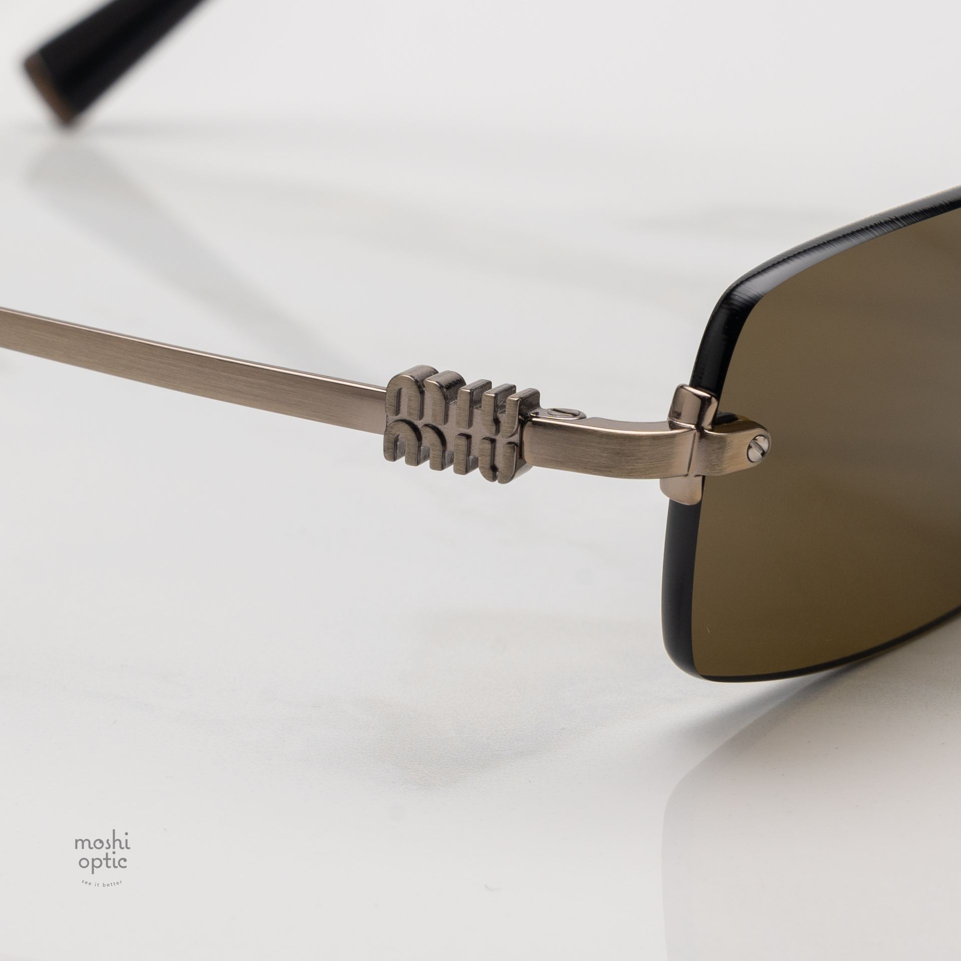 แว่นกันแดด Miu Miu MUB50S 26C09Z