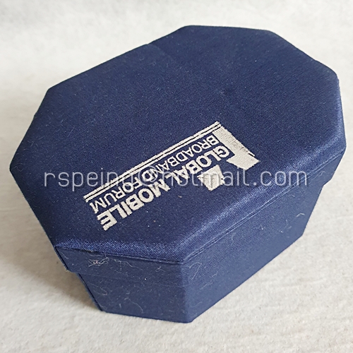 กาน้ำชาเซรามิก Blue Elephant พร้อมกล่องผ้าไหม Global Mobile Broadband Forum