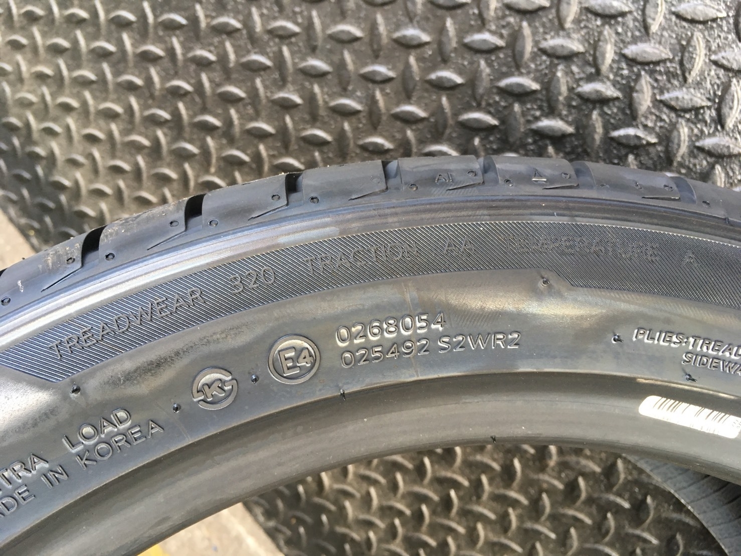 HANKOOK V12 EVO-2 215-45-17 ปี 18