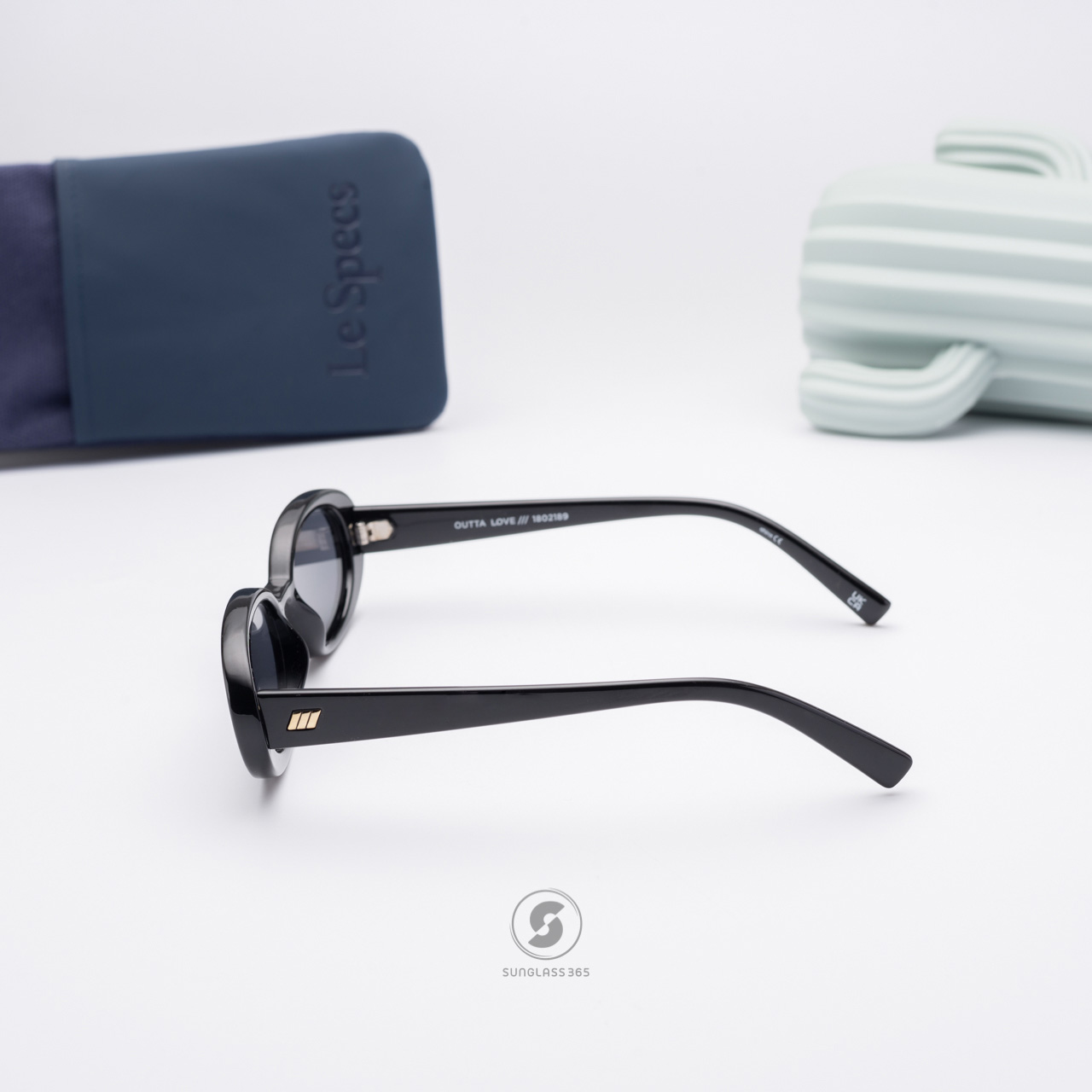 แว่นกันแดด Le Specs LSP1802189 Outta Love Black