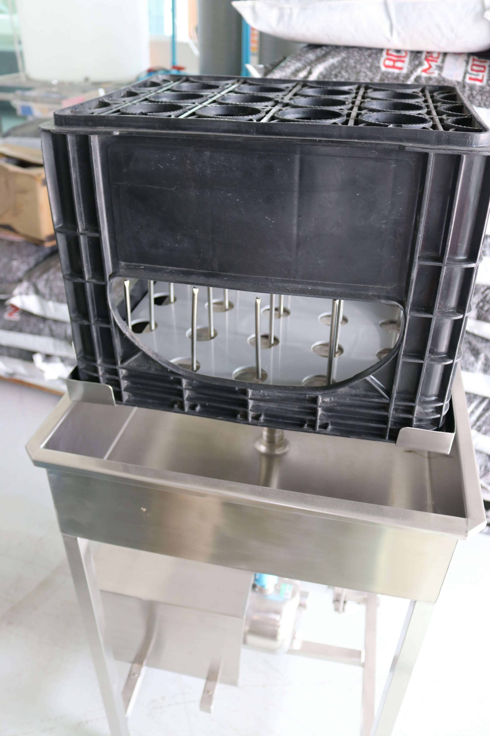 หัวล้างขวดภายในพร้อมลังและแผ่นล็อคคอขวด