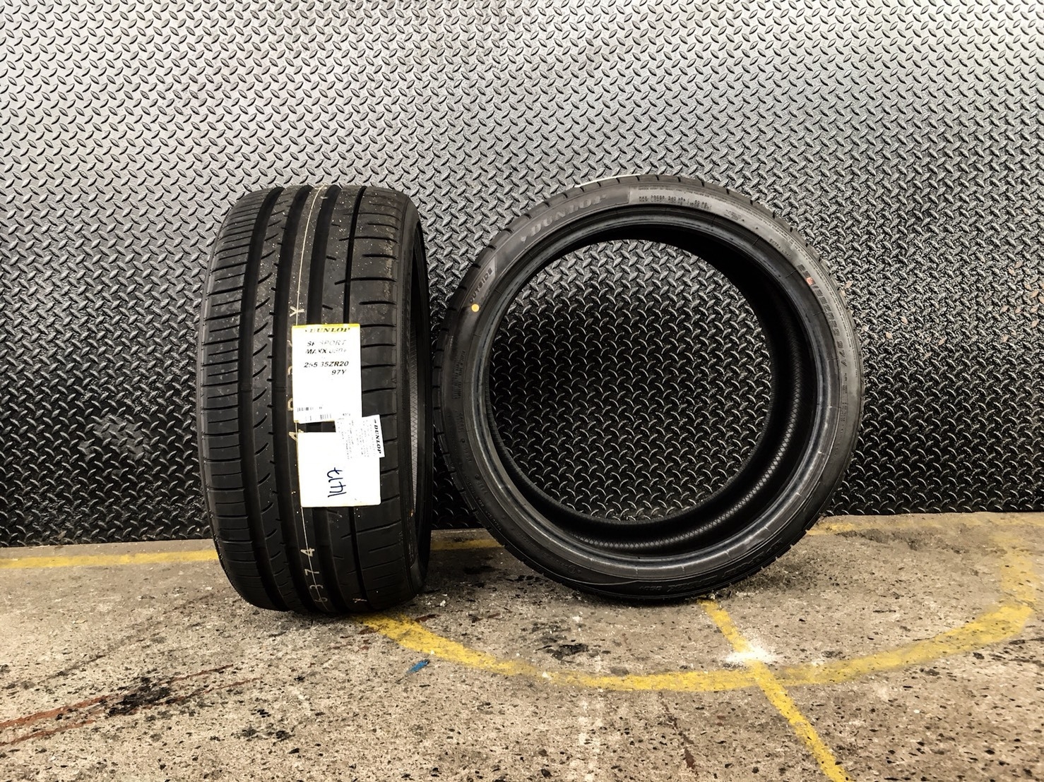DUNLOP SP SPORT MAXX050+ 255/35-20 ปี17 เส้น 7500 ปกติ 12000