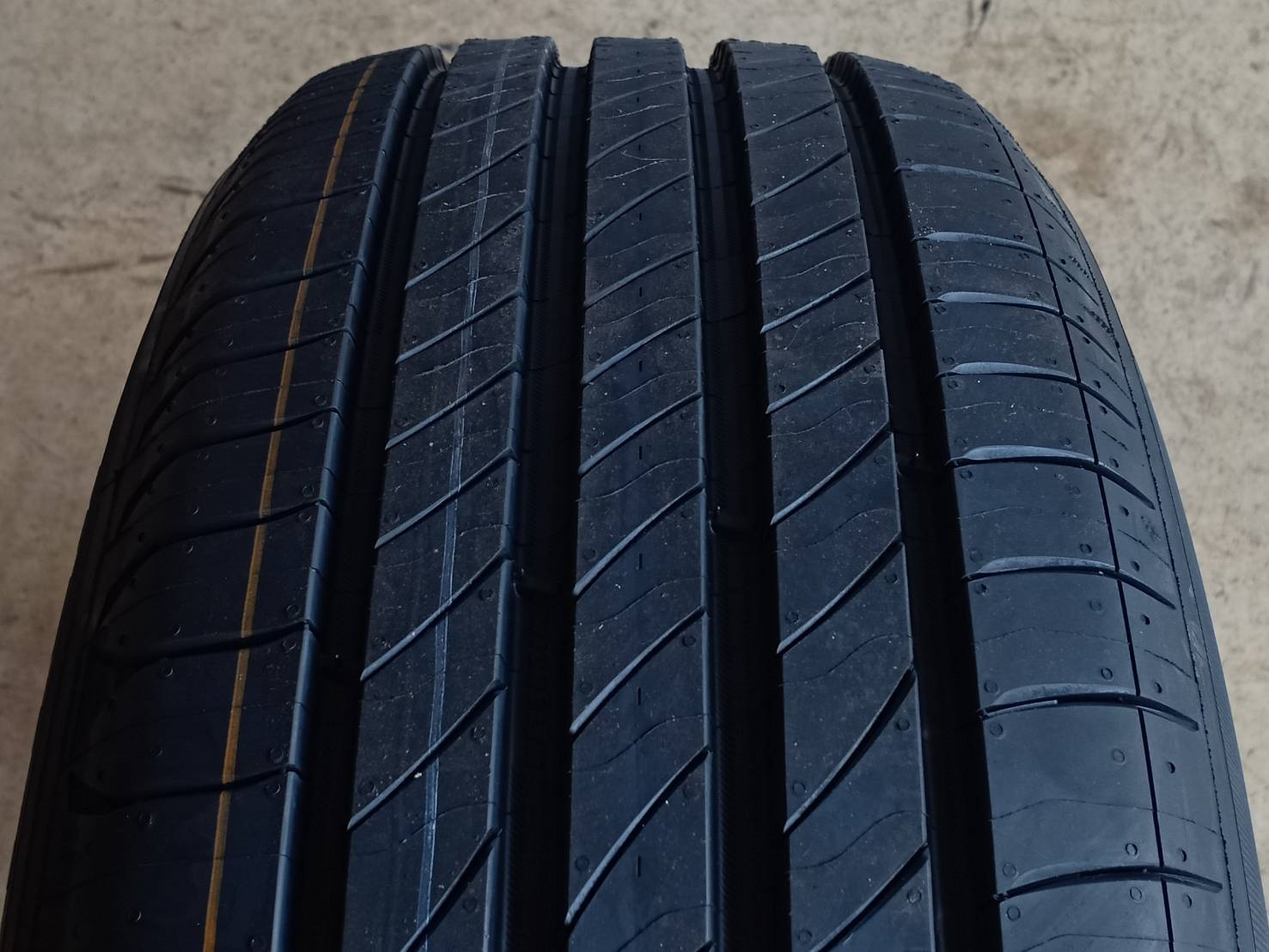 ยางใหม่ MICHELIN PRIMACY4ST 195/65-15 ราคาพิเศษ