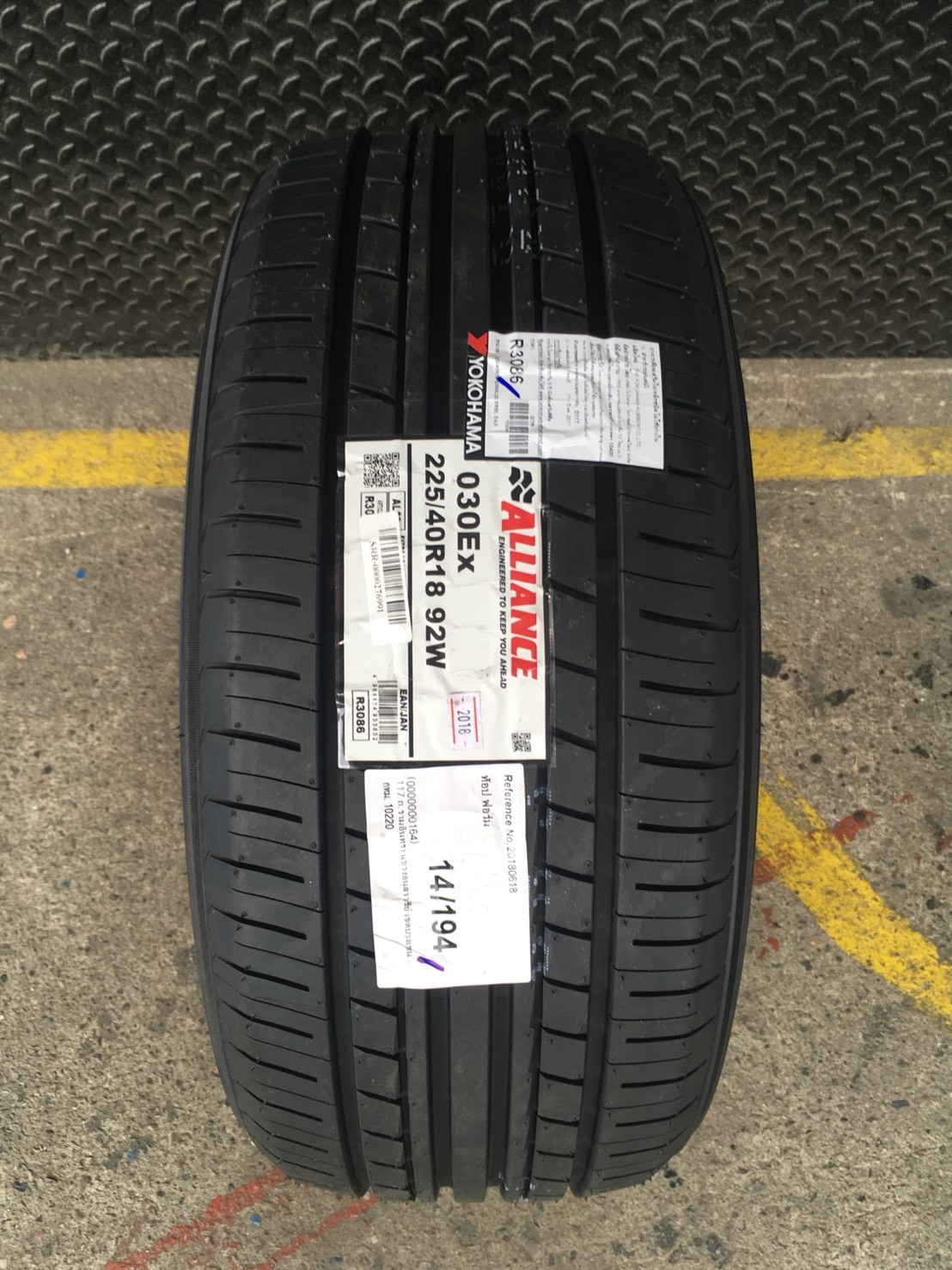 YOKOHAMA ALLIANCE 225-40-18 เส้น 3900 ปกติ 6500 ปี18