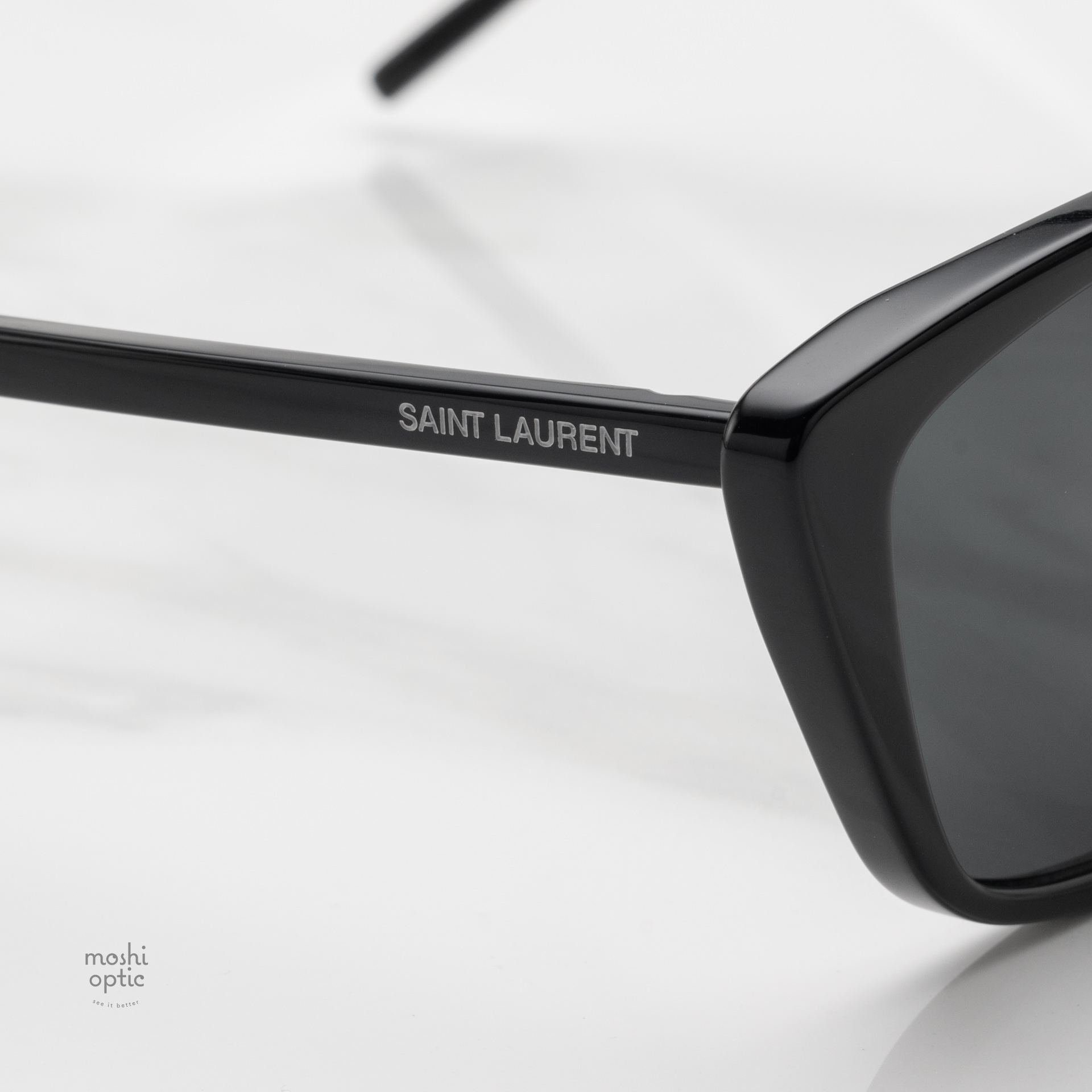 แว่นกันแดด YVES SAINT LAURENT SL 775F 001
