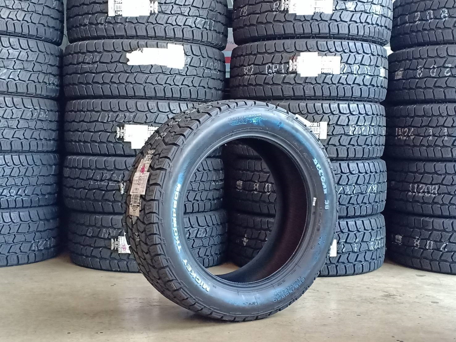 ยางเข้าใหม่ ลดราคา MICKEY THOMPSON DEEGAN 38AT 265/50R20 111T Y19