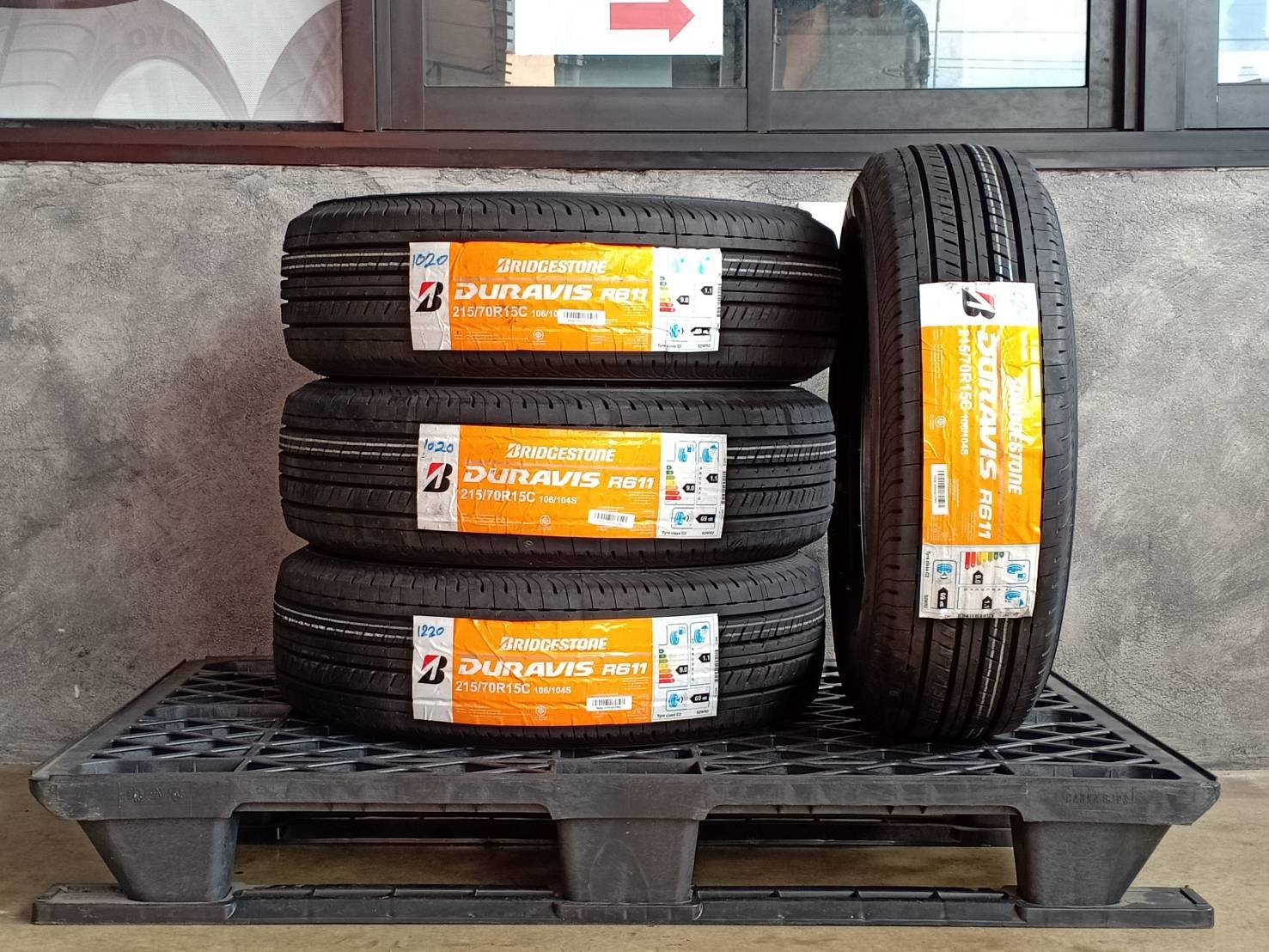 RIDGESTONE 215/70R15 DURAVIS R611 106/104S MADE IN THAILAND