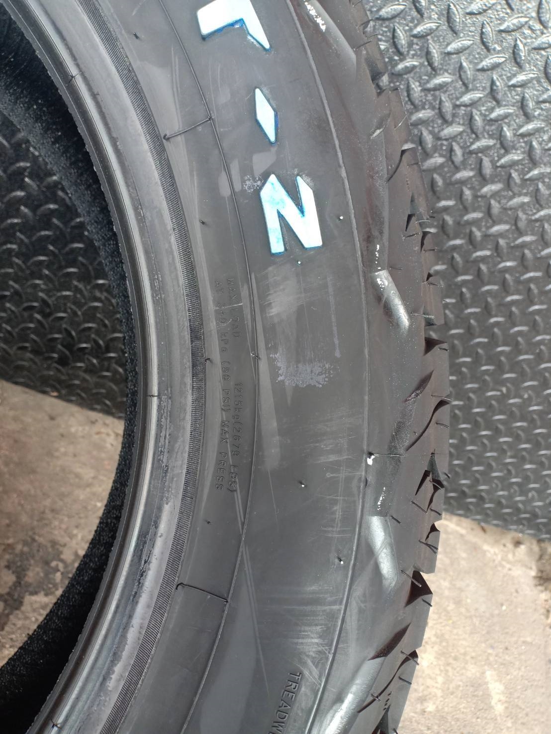 ยางใหม่ MONSTER AT2 265/55-20 ตัวหนังสือขาว