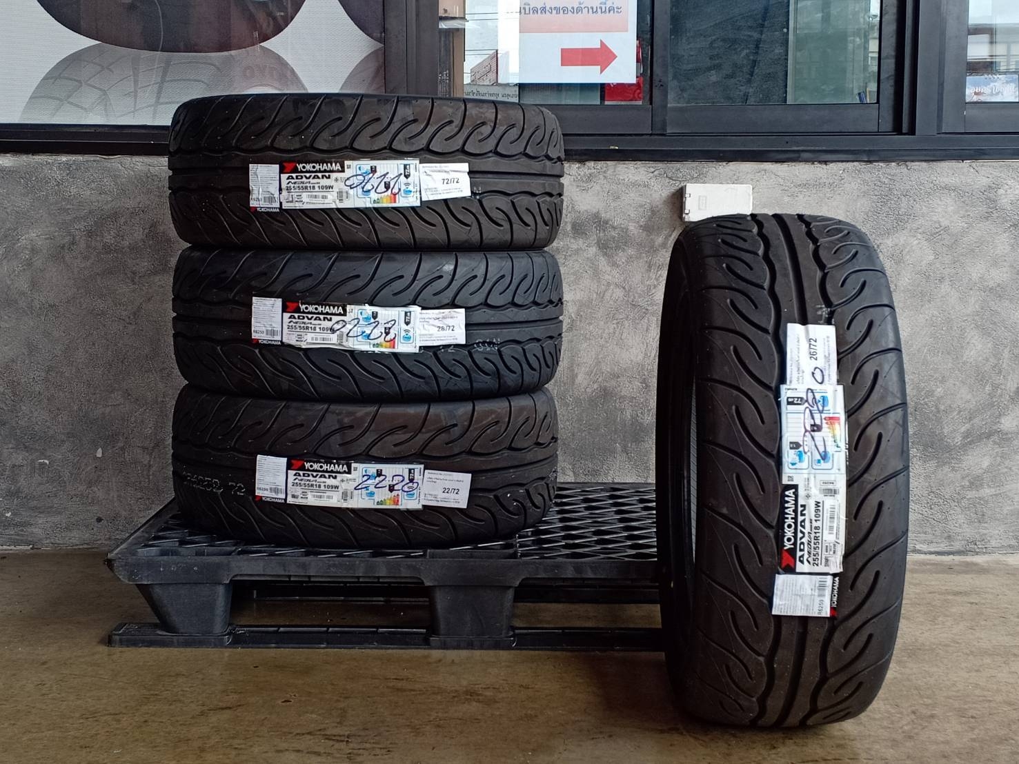 YOKOHAMA 255/55R18 NEOVA AD08R RS 109W MADE IN JAPAN