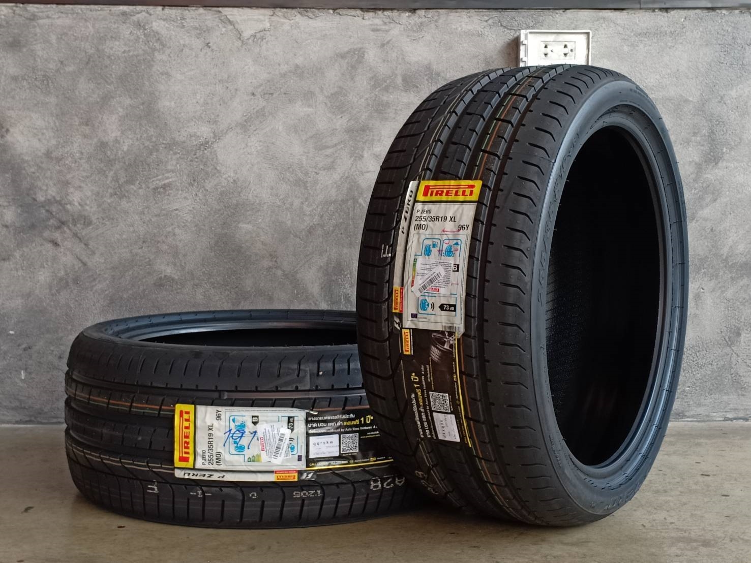 PIRELLI PZERO 255/35-19 ปี19 ราคาพิเศษ
