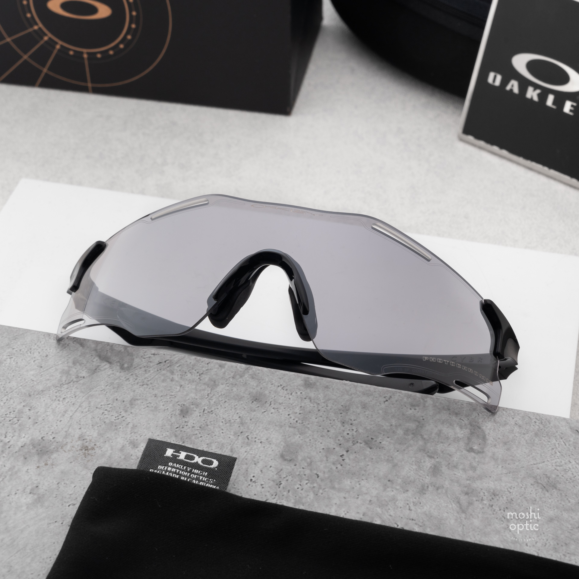Oakley OO9512D-06 Cybr Zero Polished Black Clear to Black Iridium Photochromic