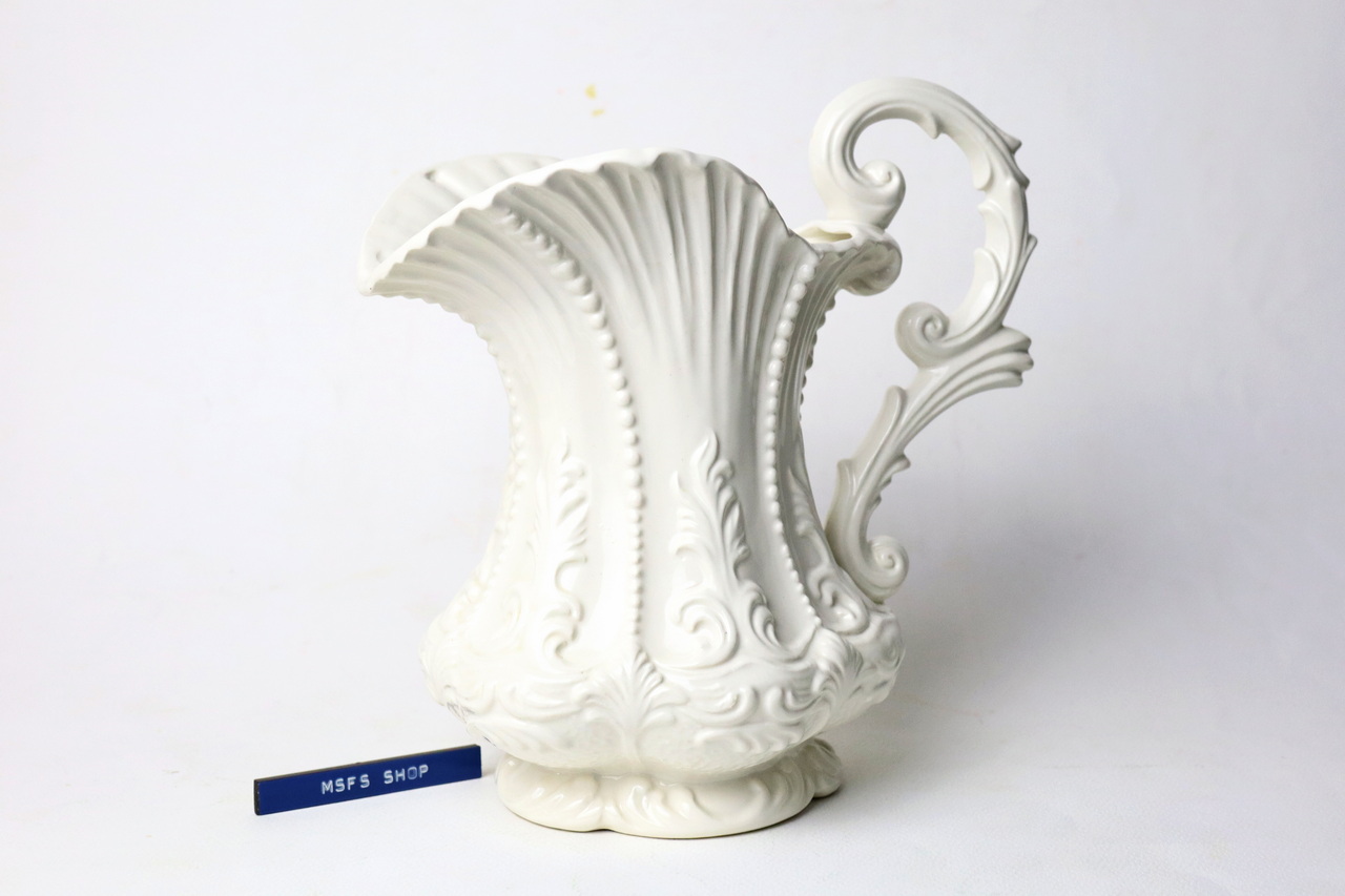 [มือสอง] เหยือกน้ำกระเบื้อง เซรามิค - DeMain Vase - Vintage - Handmade สีขาวนวล สภาพสวย