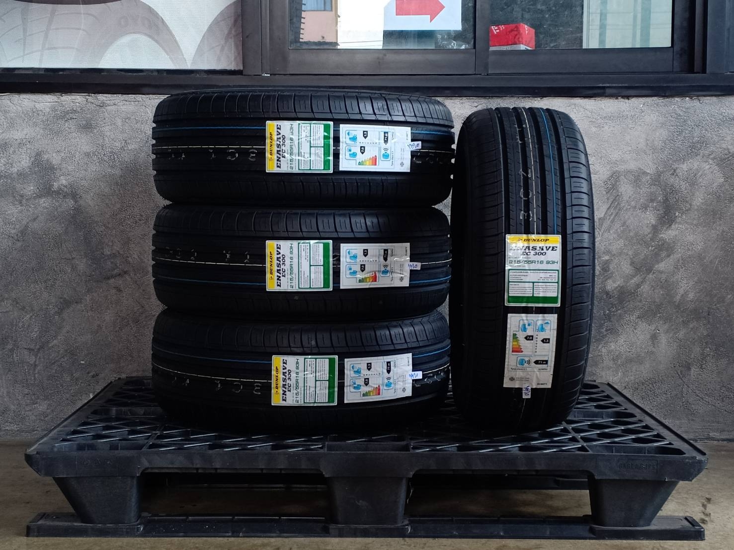 DUNLOP 215/55R16 ENASAVE EC 300 93H MADE IN THAILAND