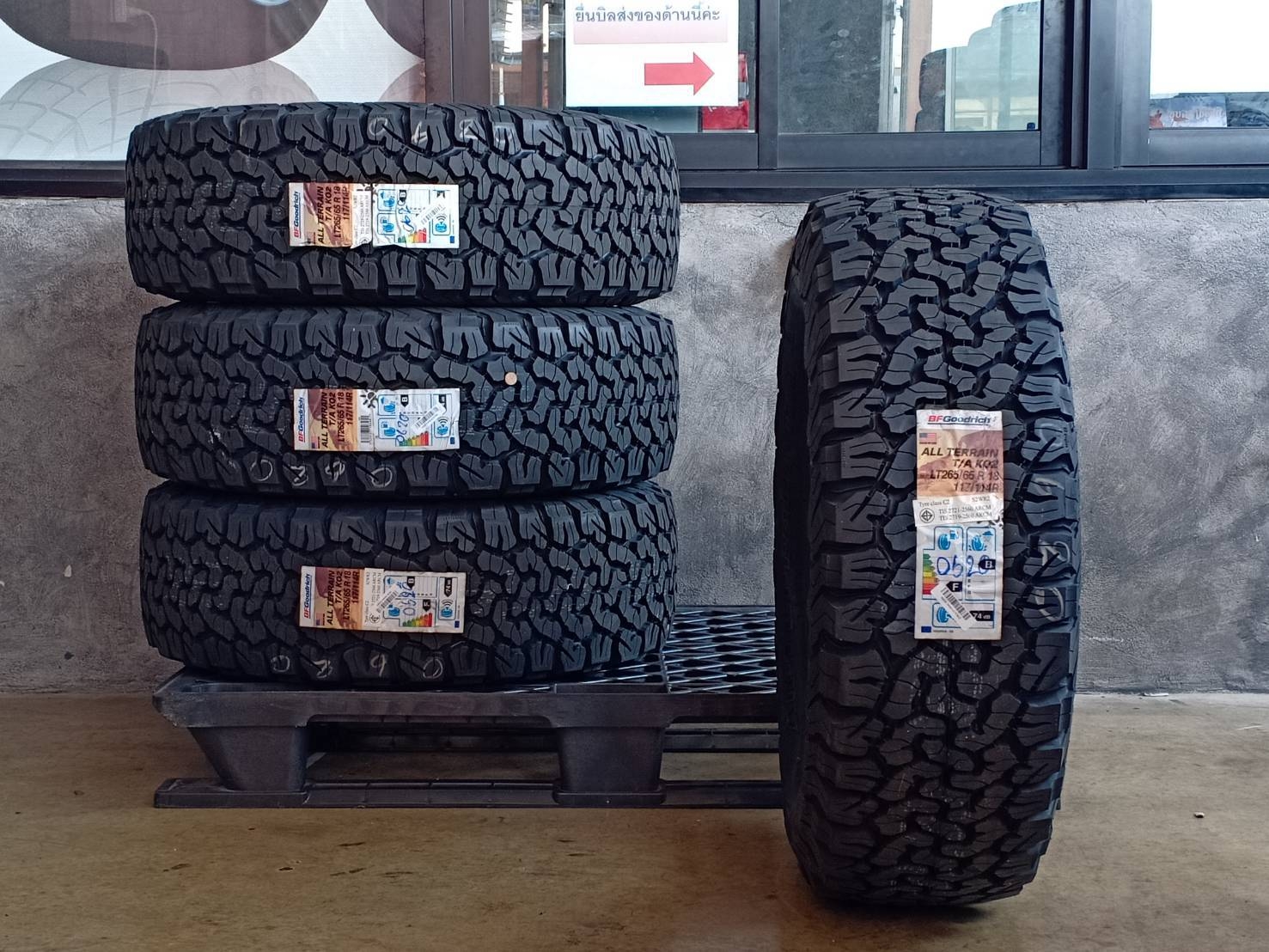 BF-GOODRICH 265/65R18 ALL TERRAIN T/A KO2 117/114R 8PR (ตัวหนังสือขาว) MADE IN U.S.A