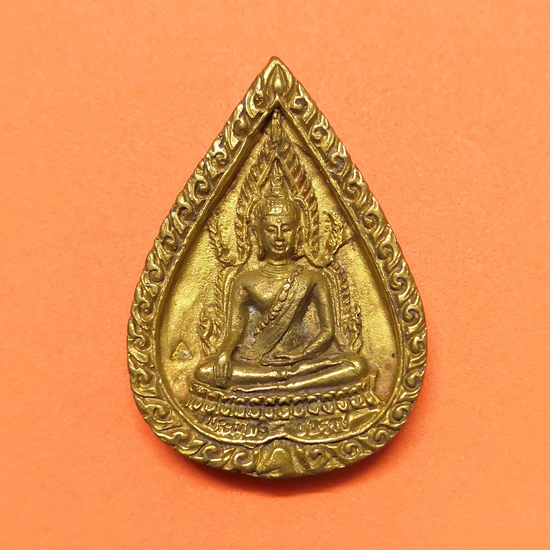 เหรียญหล่อ พระแก้วมรกต พระพุทธชินราช หลวงพ่อโสธร รุ่นสร้างพระอุโบสถ 108 ปี วัดนก พศ 2539 เนื้อทองระฆัง รวม 3 เหรียญ พร้อมกล่องเดิม