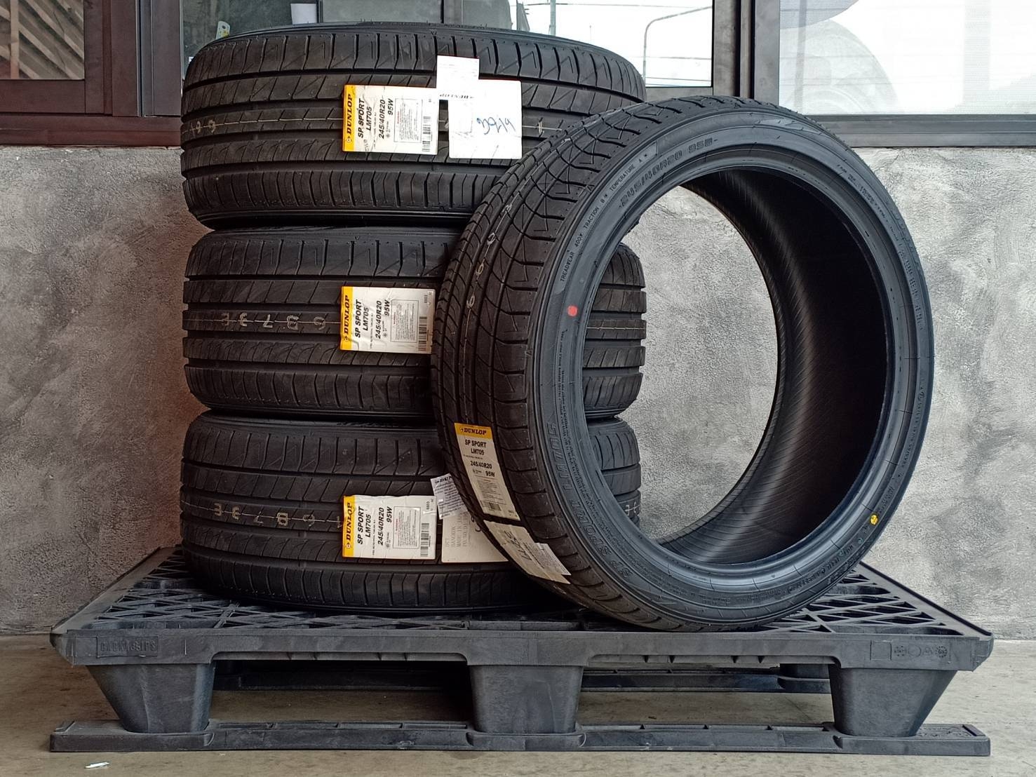 DUNLOP 245/40R20 SP SPORT LM705 95W MADE IN JAPAN