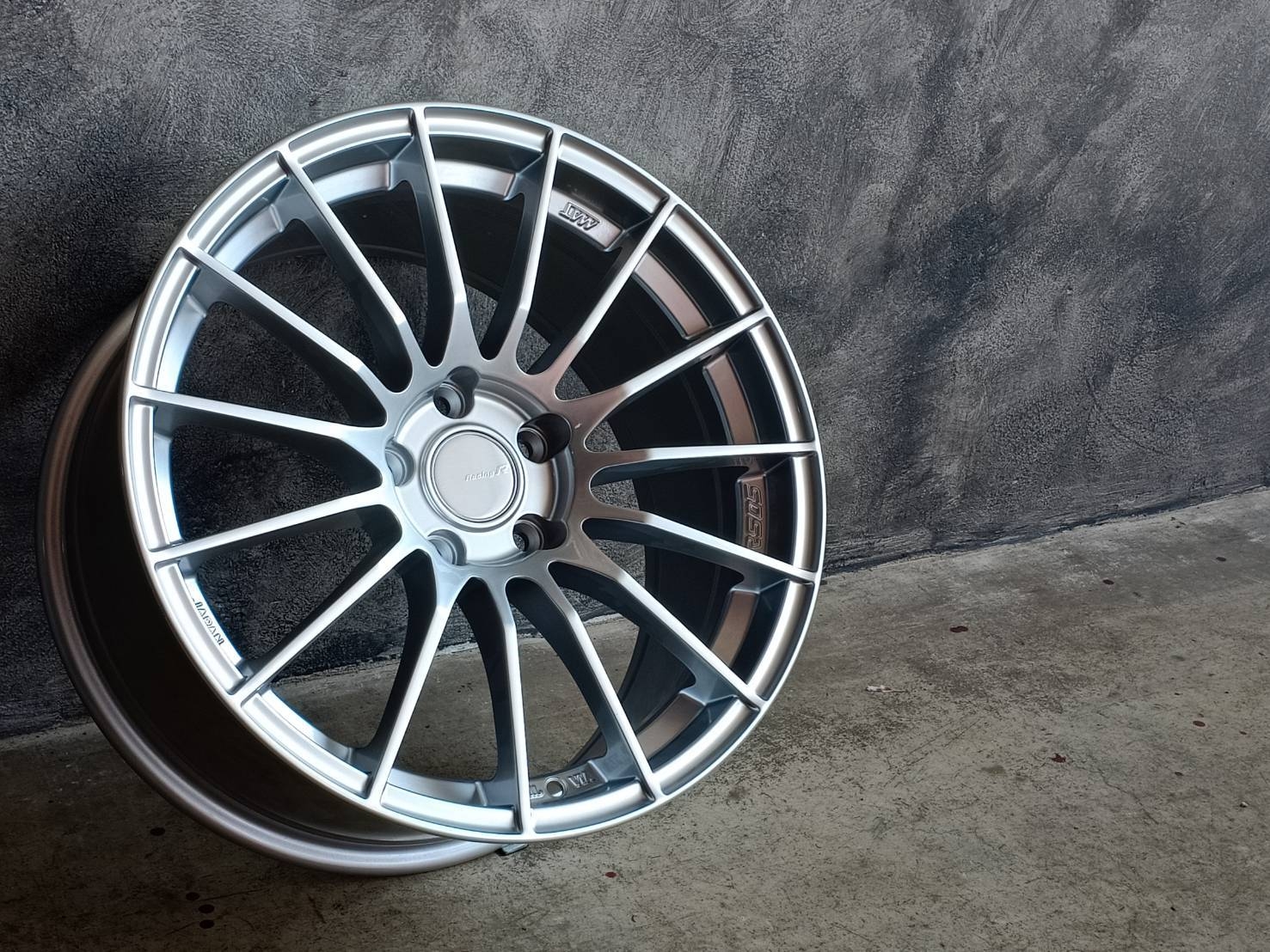 TKRS5 RS05RR 18X8.5 5X114.3 ต้องการส่วนลดราคาพิเศษ กรุณาสอบถาม