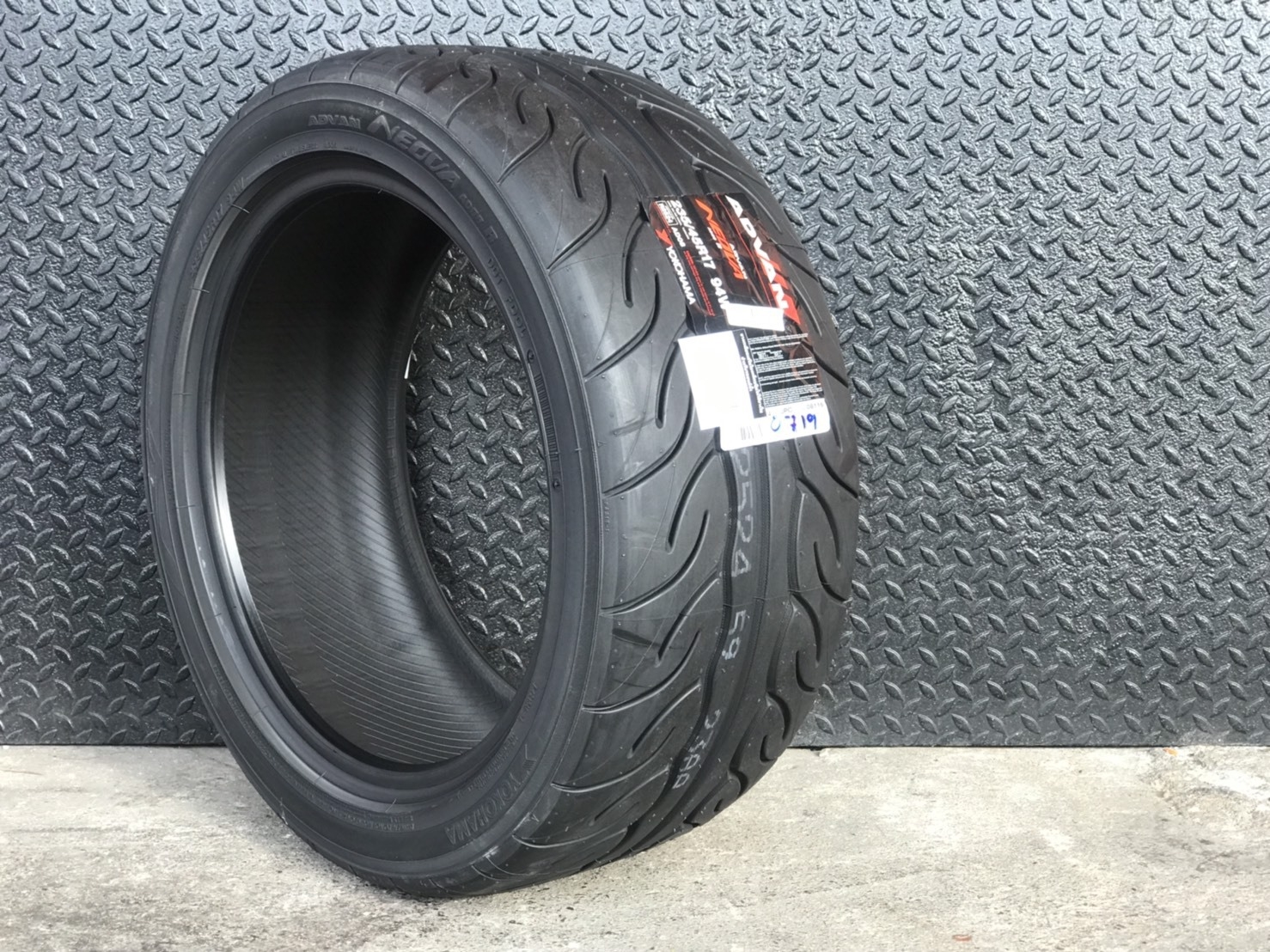 สุดยอดยางญี่ปุ่น YOKOHAMA AD08R 235/45-17 ยางซอฟ ราคาใหม่