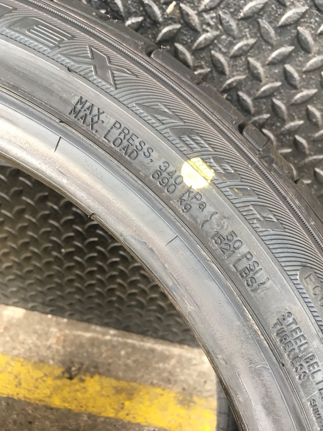 FALKEN ZE914 235-40-18 เส้น 6900 ปี 18 ซื้อ2แถม2 จ่าย 13800 ได้ 4เส้น ปี18