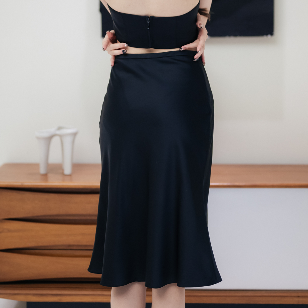 Lism MS-016 Knee-length skirt กระโปรงผ้าซาตินสุดเก๋