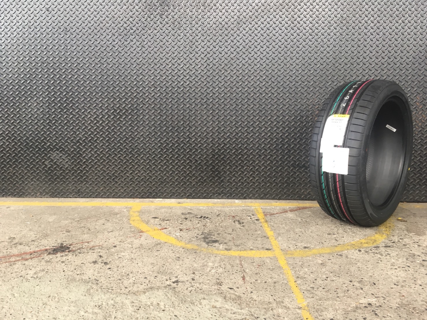 DUNLOP SPORT MAXX TT 215-45-18 เส้น 6800 ปี18 ปกติ 7500