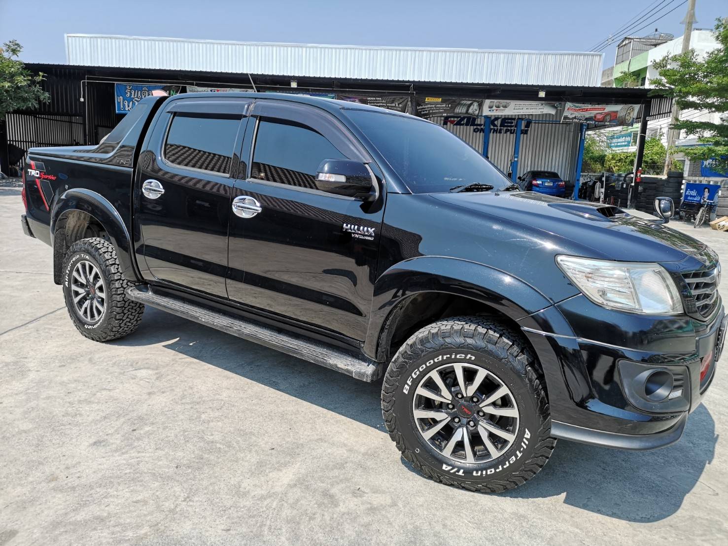 ยาง BF GOODRICH KO2 และโช้ค Prodender ขนาดยาง 265/70R17 u.s.a