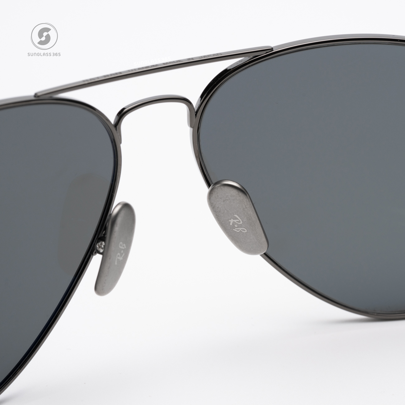 แว่นกันแดด Rayban Aviator Titanium RB8089 165/48 Gunmetal Polarized