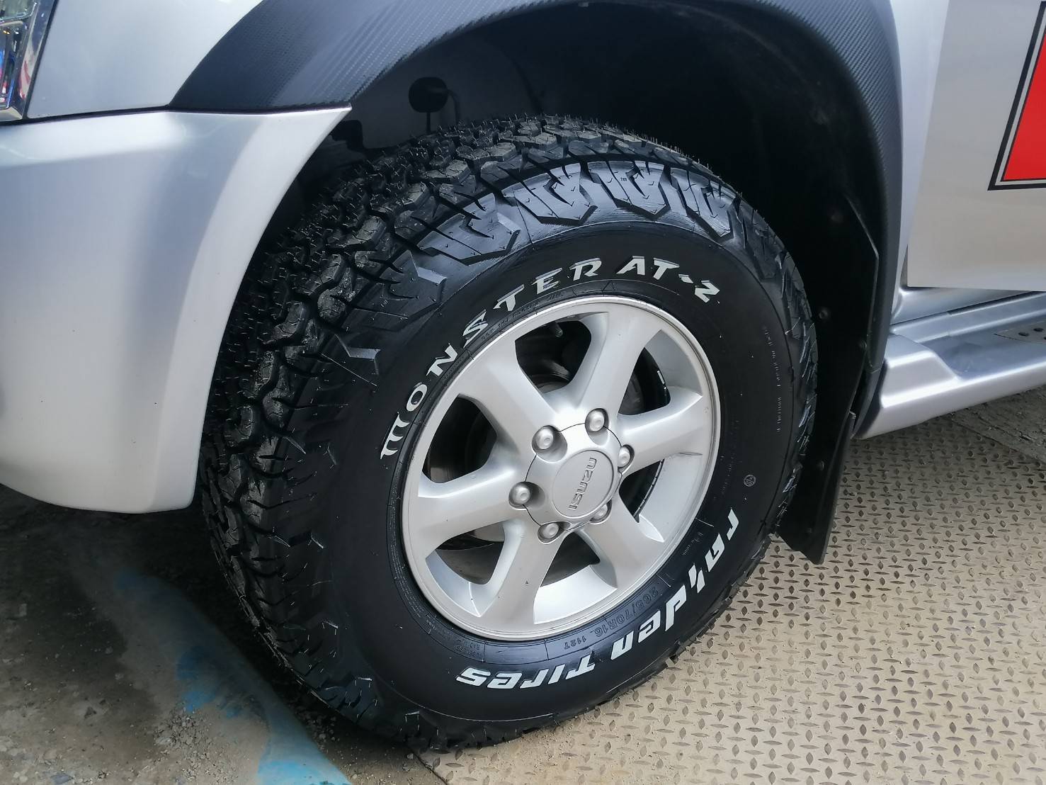 MONSTER 265/70-16 ขอบขาว ปี19 ราคาถูก