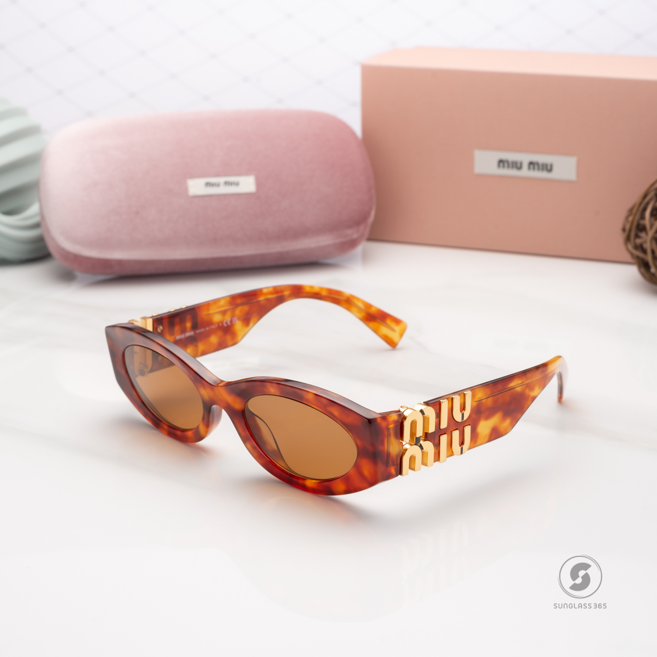 แว่นกันแดด Miu Miu Glimpse MU11WS 4BW2Z1