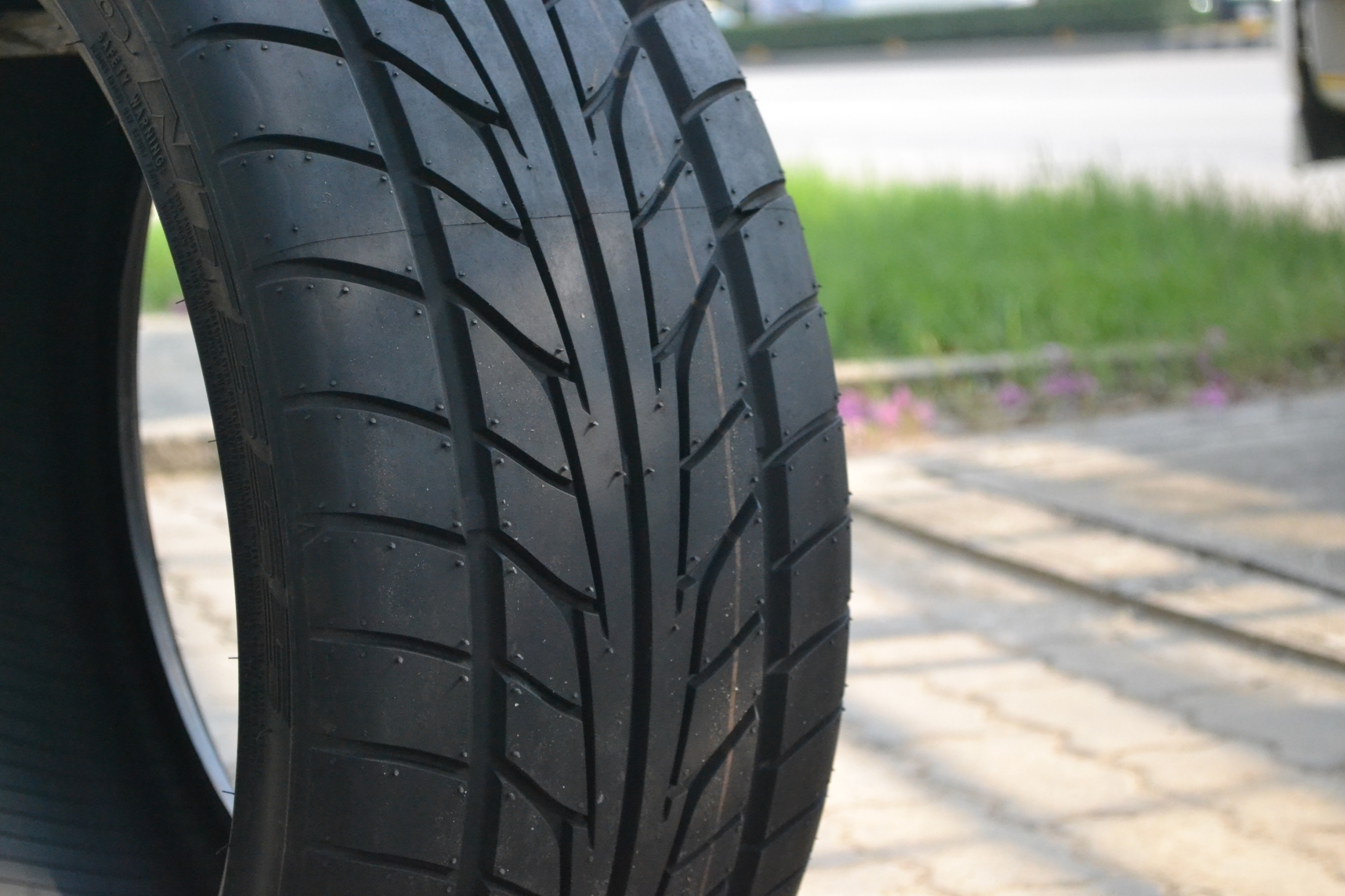 NITTO NT555 245/35-19 เส้น 3500 ปกติ 7500 บาท