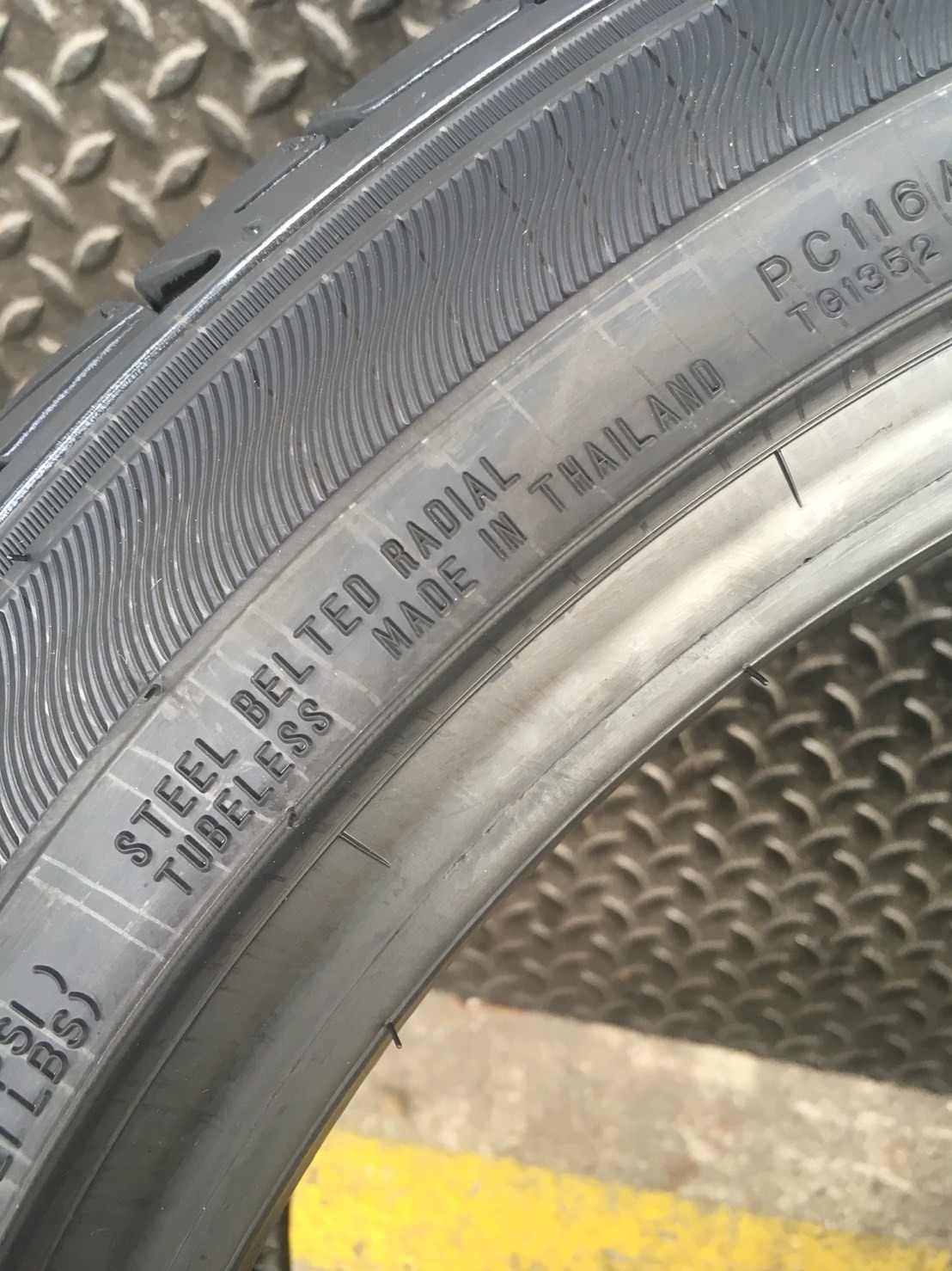 DUNLOP LM704 225-45-18 ซื้อ2แถม2 ปี18 มาแล้ว