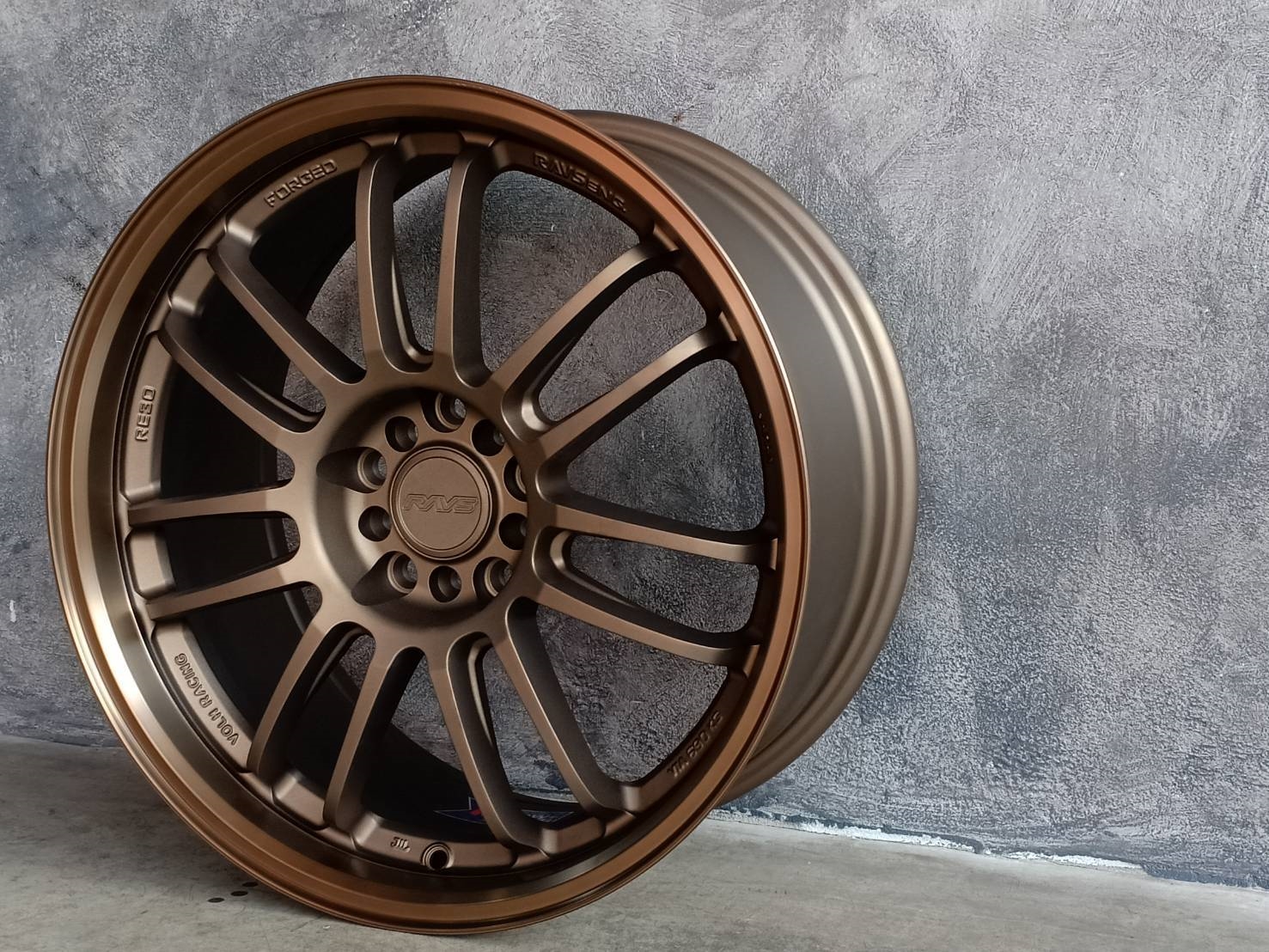 RE30 FLOWFORMING ล้อเบา ขอบ18 ราคาพิเศษ