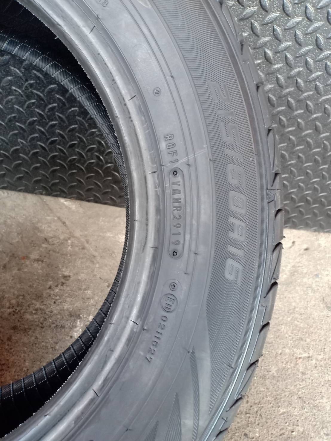 ยางเข้าใหม่ ลดราคา DUNLOP LM704 215/60R16 95H Y19