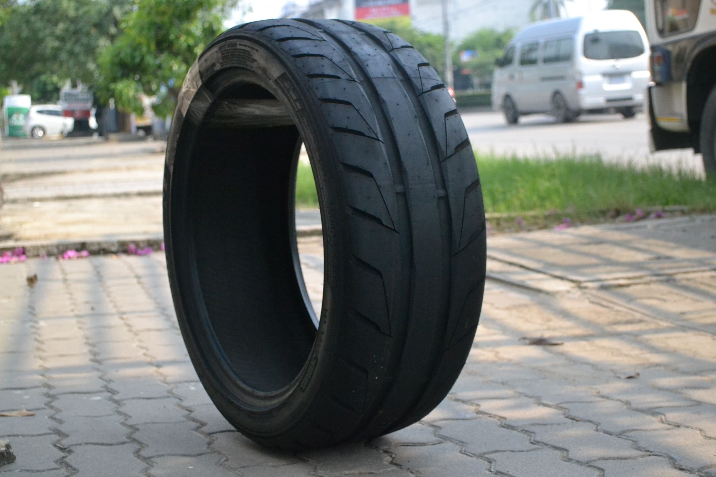 NITTO NT05 235/40-18 เส้น 3500 บาท ปกติ เส้น 8500 บาท
