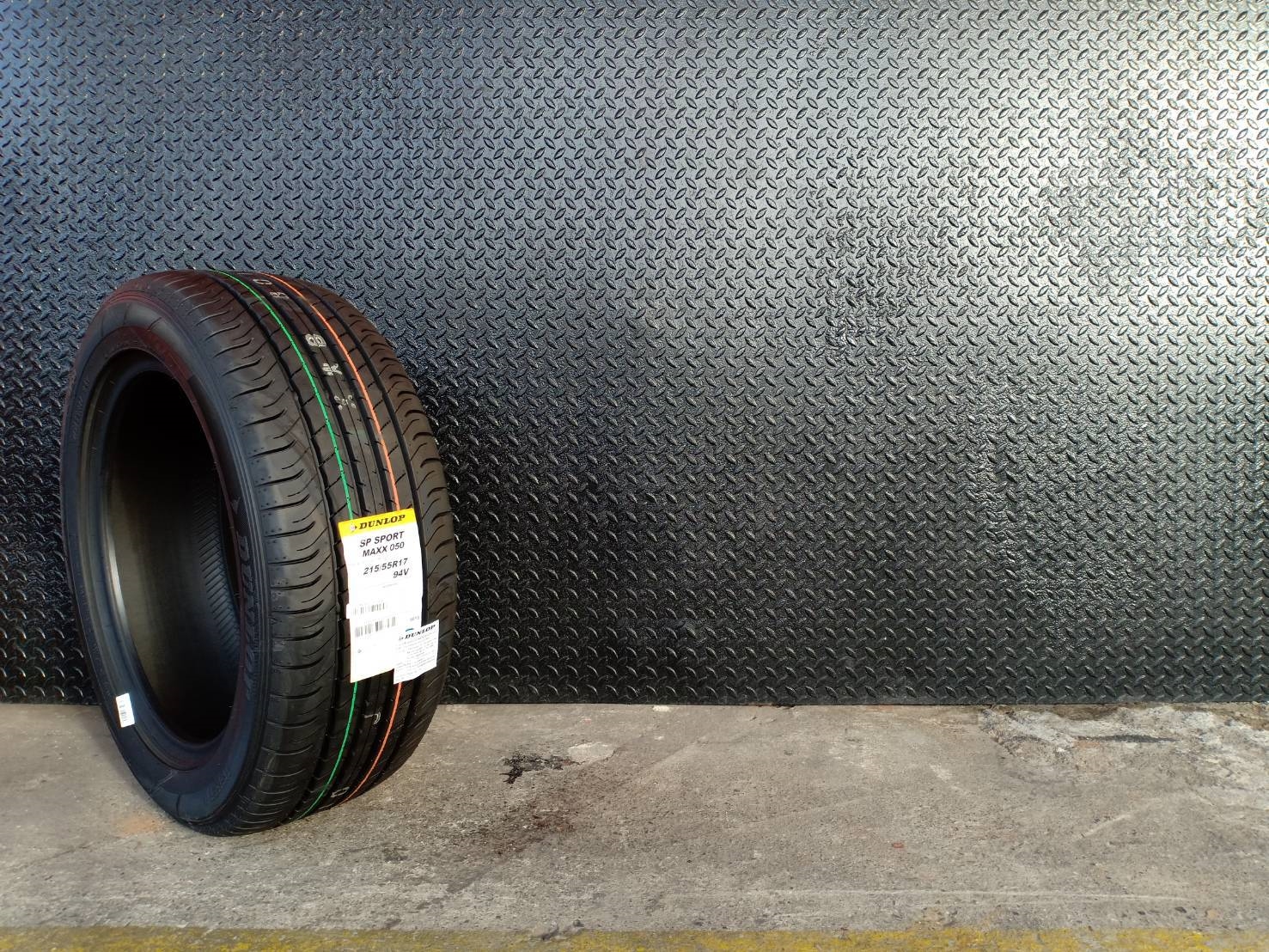 #แนะนำยางรถ #ขอบ17 #ราคาสุดคุ้ม #รถเก๋งเล็กและขนานกลาง DUNLOP SP SORT MAXX 050 Size:215/55R17 ปี19 (MADE IN JAPAN)