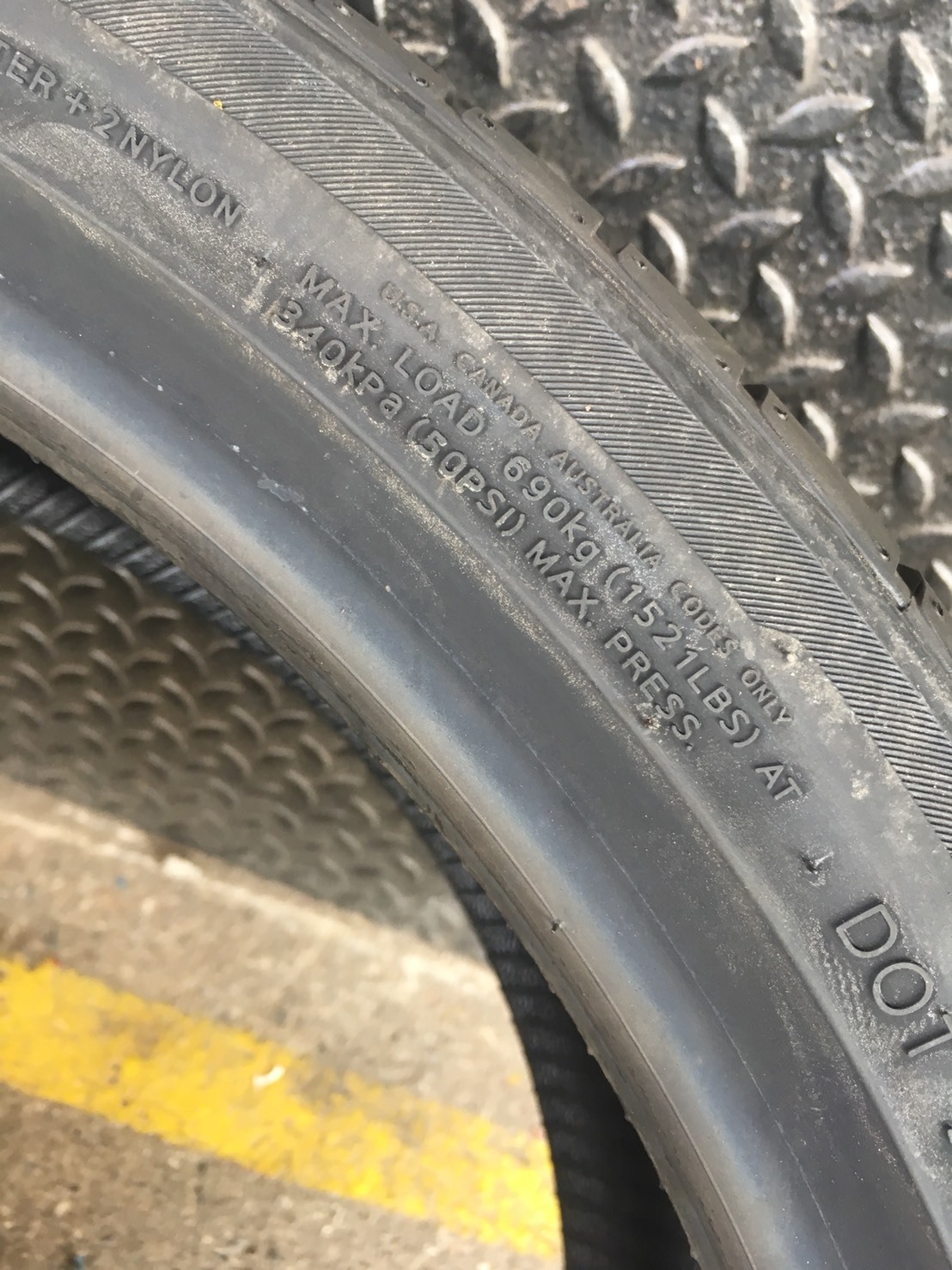 HANKOOK V12 EVO-2 245-35-20 เส้น 5800 ปกติ 7500 ปี17