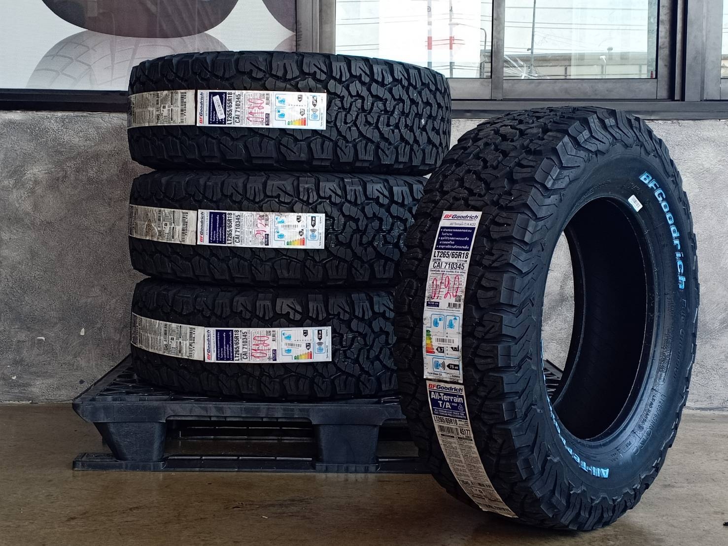 BF-GOODRICH 265/65R18 ALL TERRAIN T/A KO2 117/114R 8PR (ตัวหนังสือขาว) MADE IN U.S.A.
