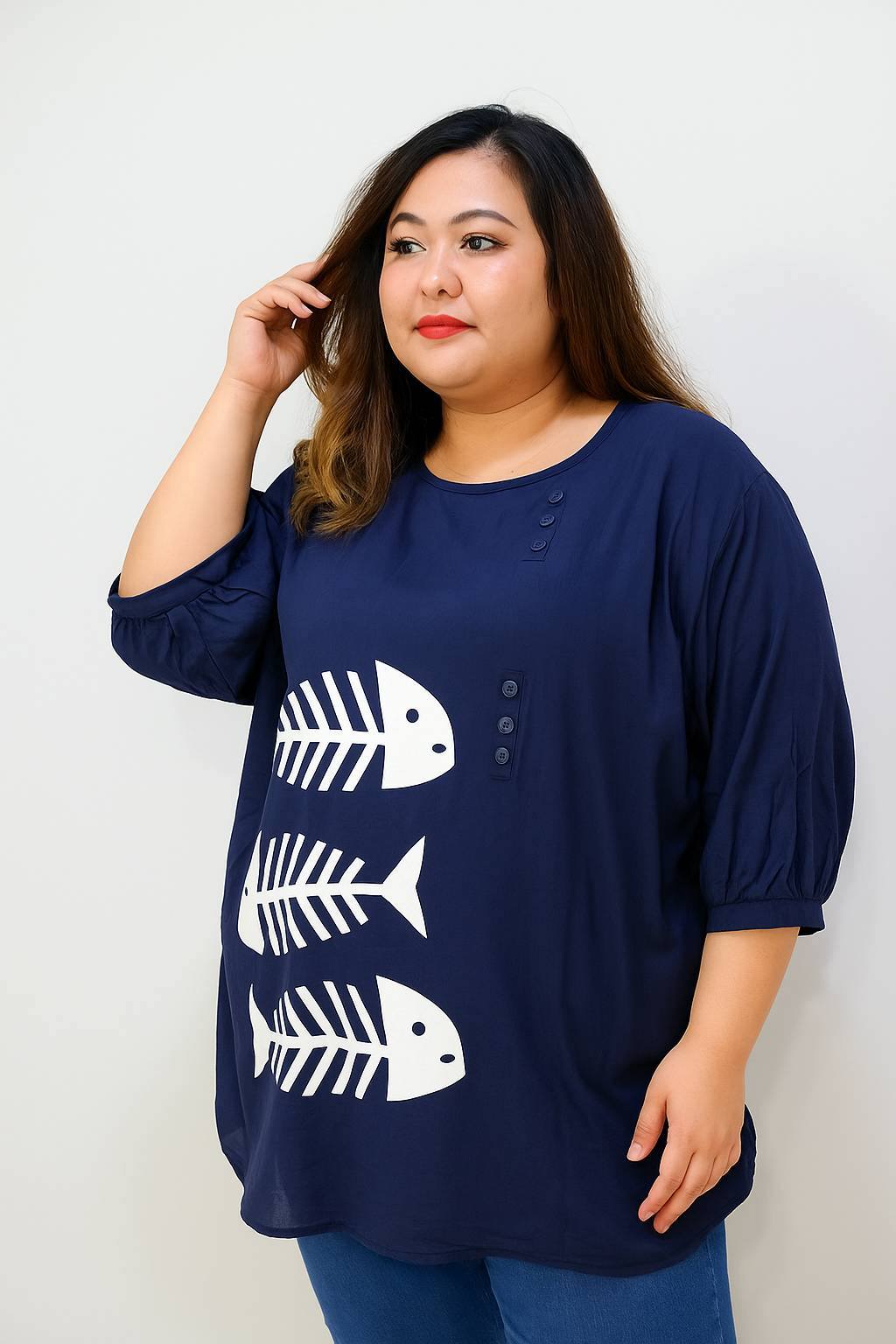 *อก50-52นิ้ว*เสื้อคนอ้วนแขน4ส่วนผ้าลินินสลาฟสีกรมท่าสกรีนลายก้างปลา แต่งกระดุมด้านข้าง สวยเก๋น่ารักมากๆค่ะ