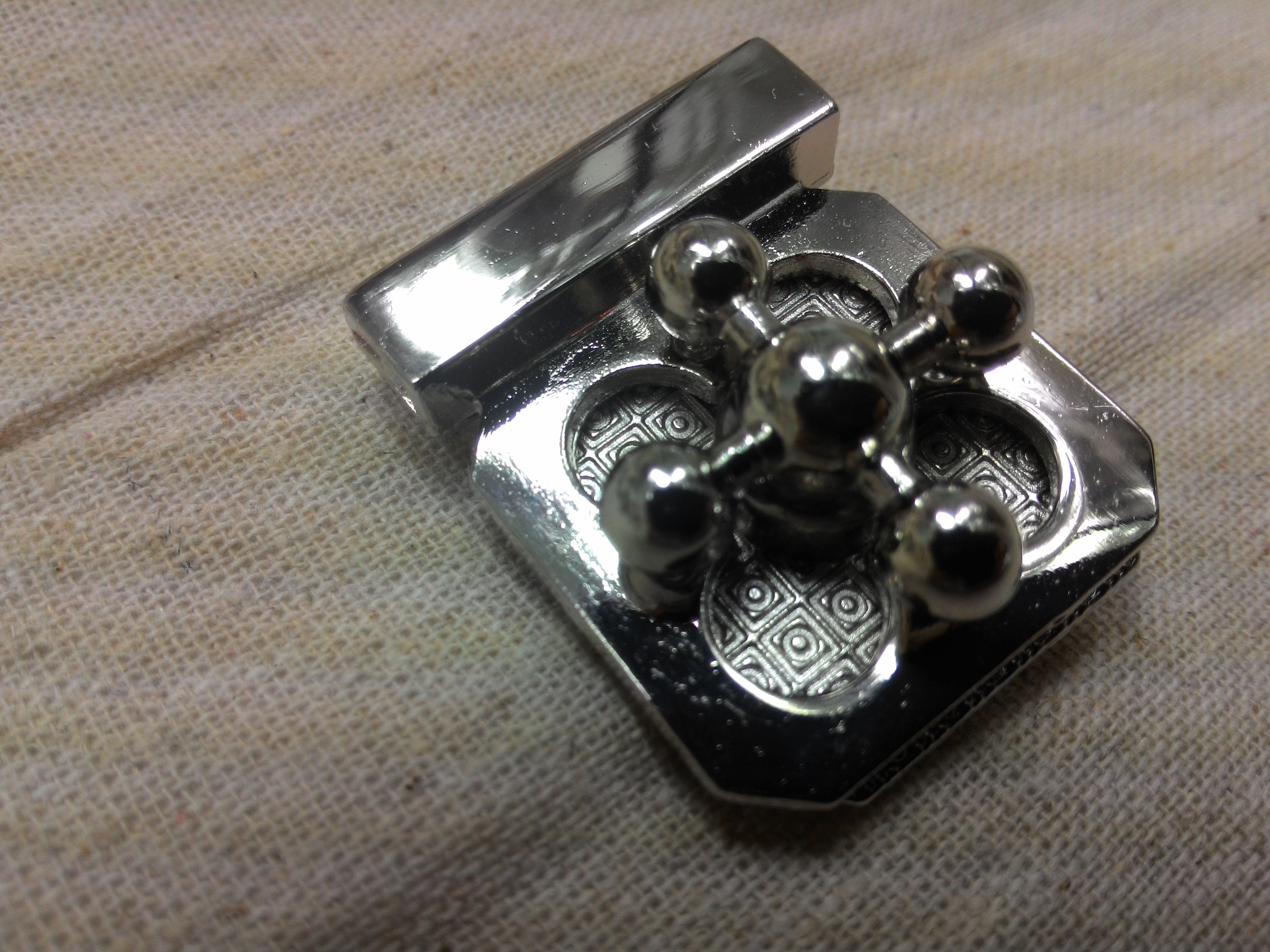 หน้ากระเป๋าลูกบิดเล็ก เงิน