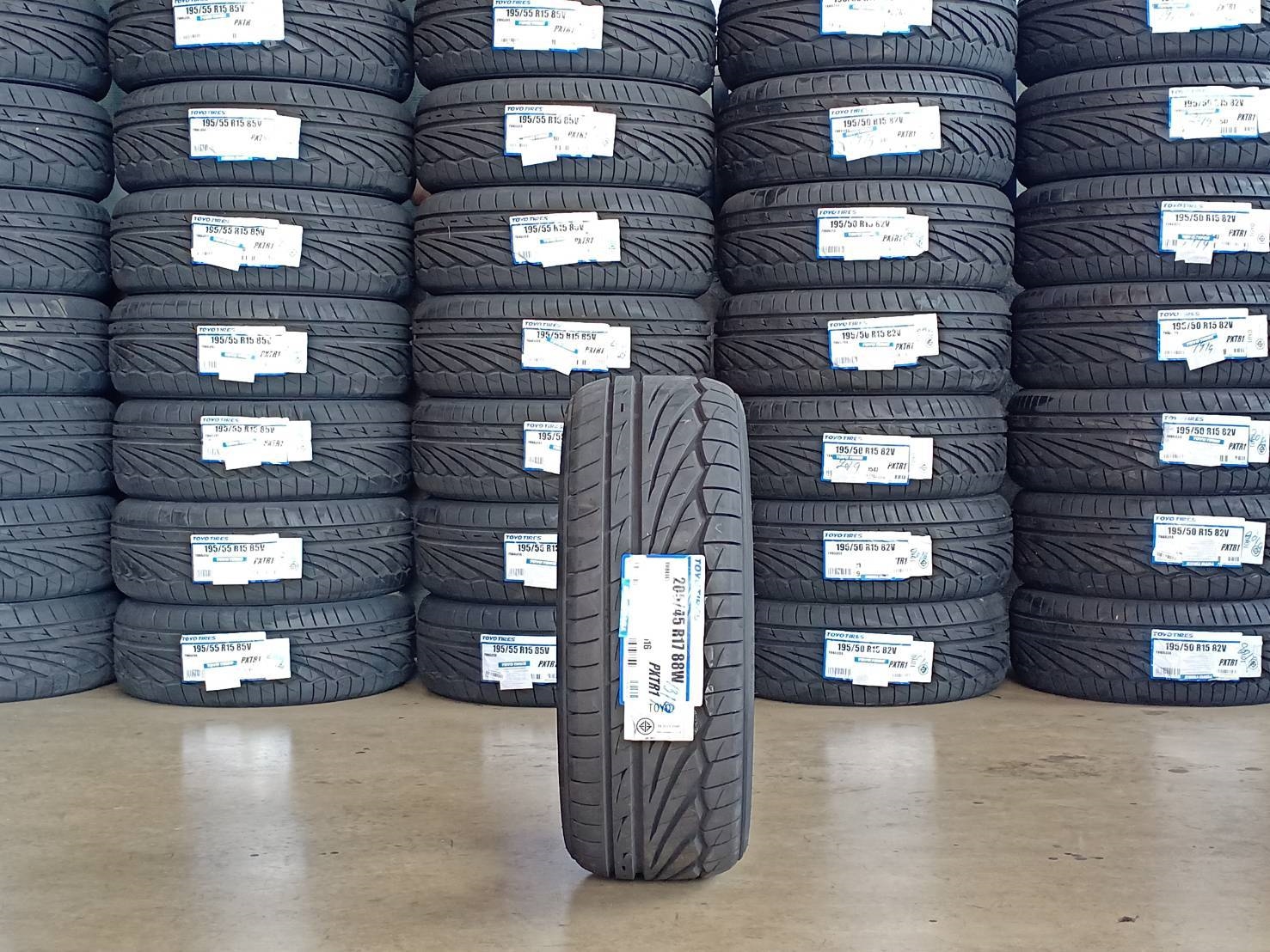 TOYO TR1 205/45-17 ปี19 ลดราคา